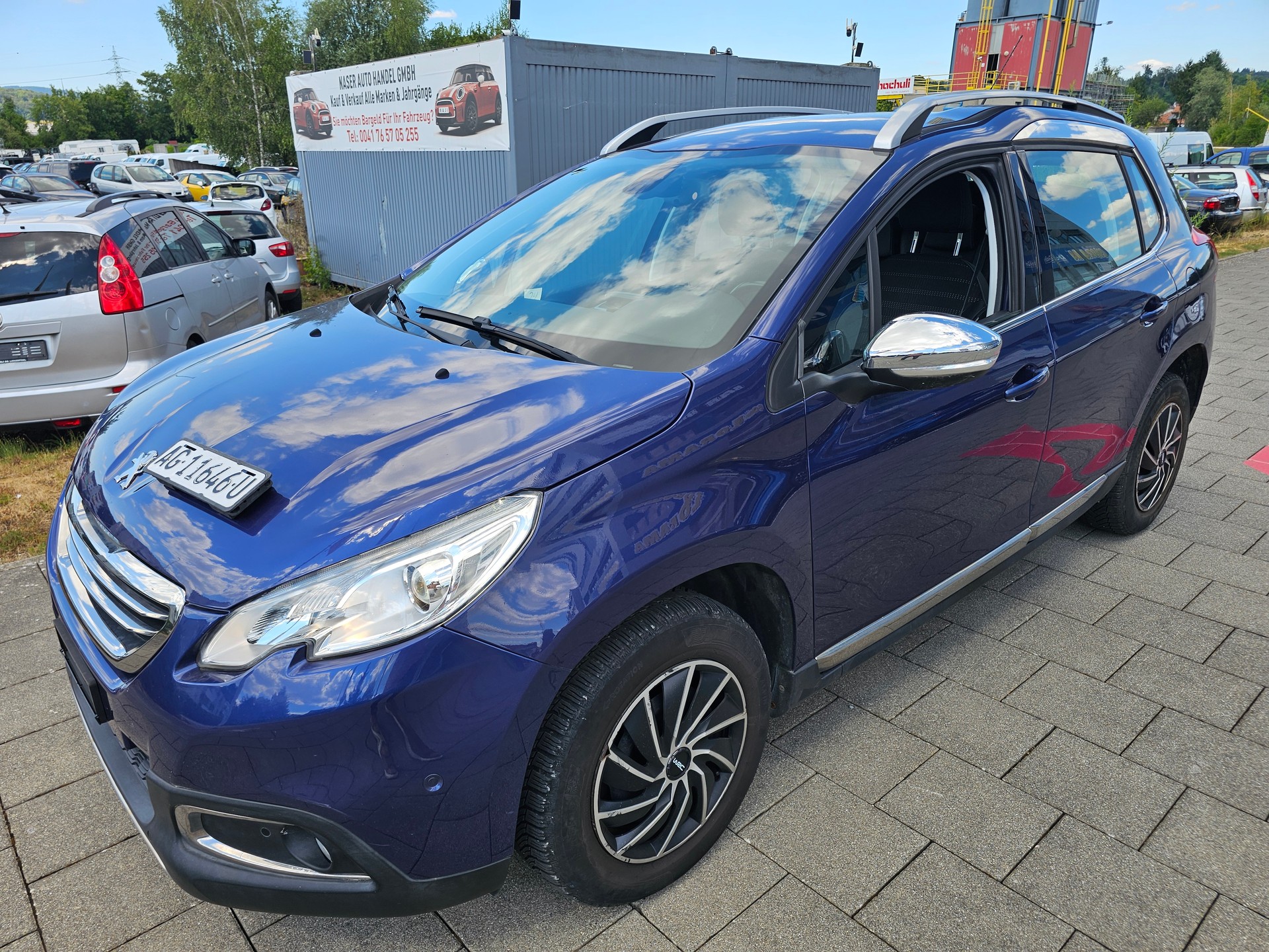 PEUGEOT 2008 1.2 VTI Style-image-1