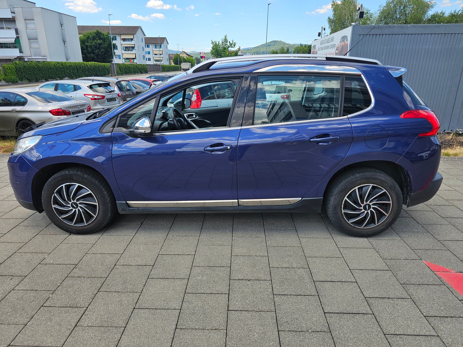 PEUGEOT 2008 1.2 VTI Style-image-8