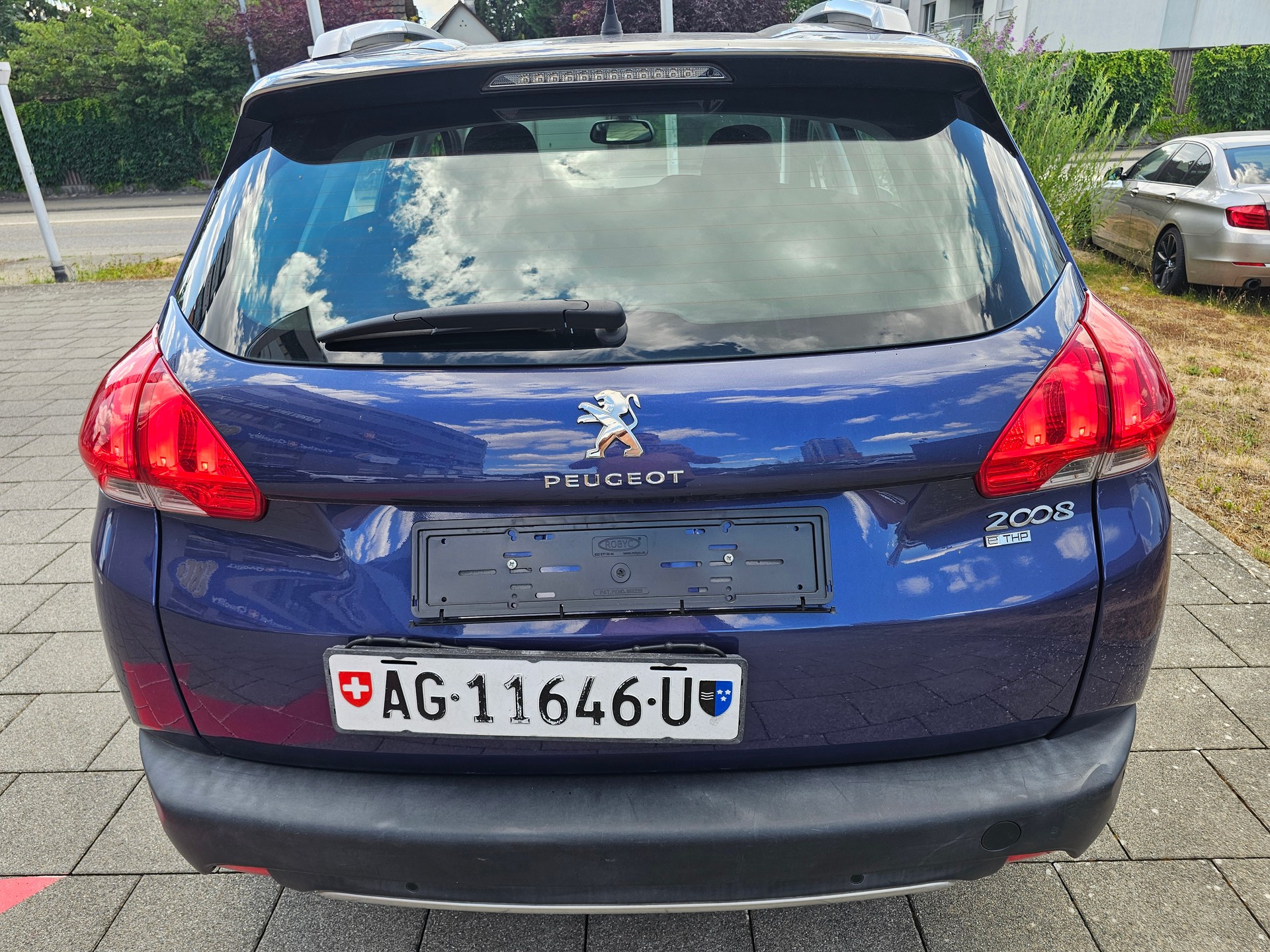 PEUGEOT 2008 1.2 VTI Style-image-5