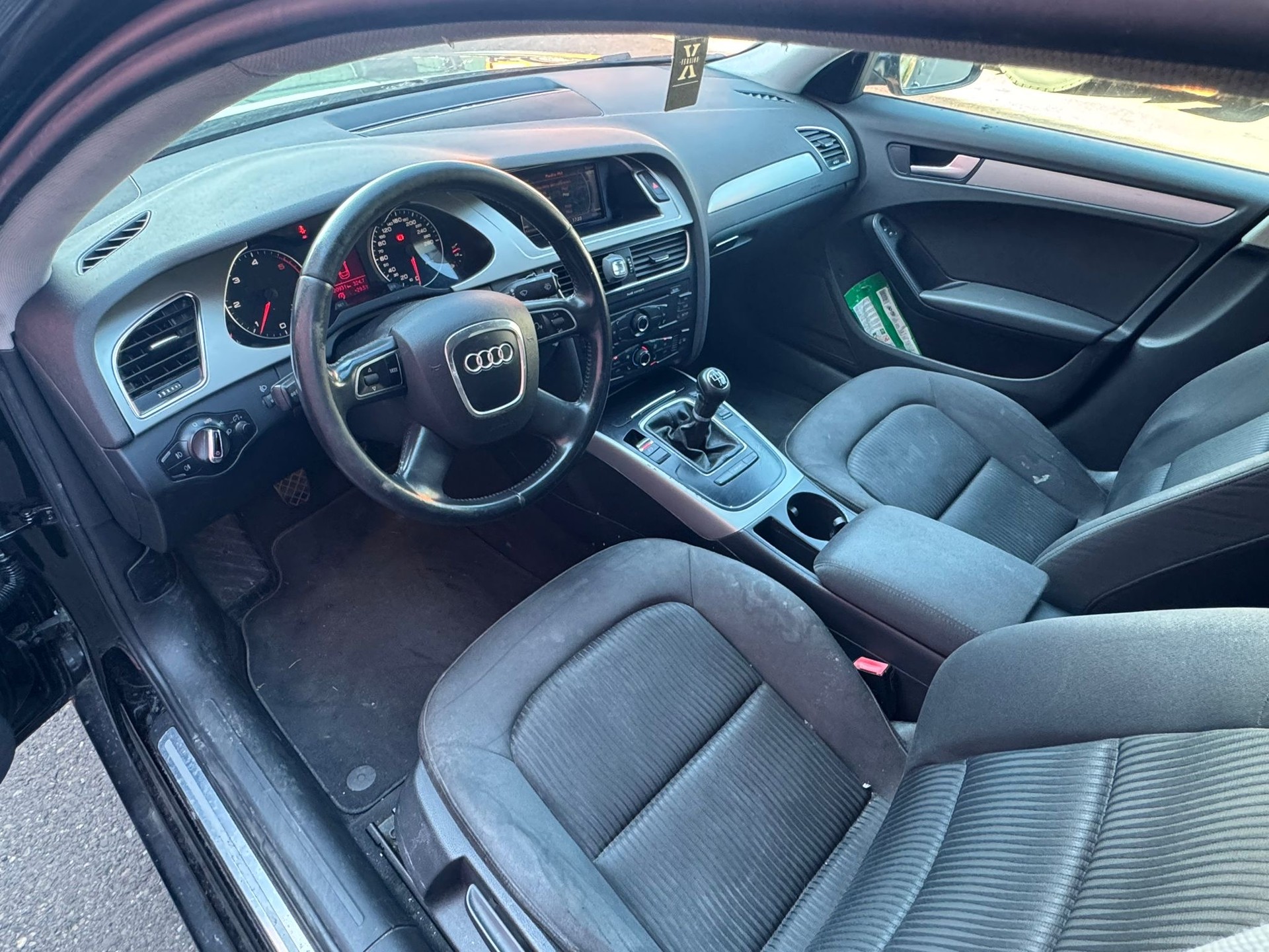 AUDI A4 Limousine 2.0 TDI-image-6