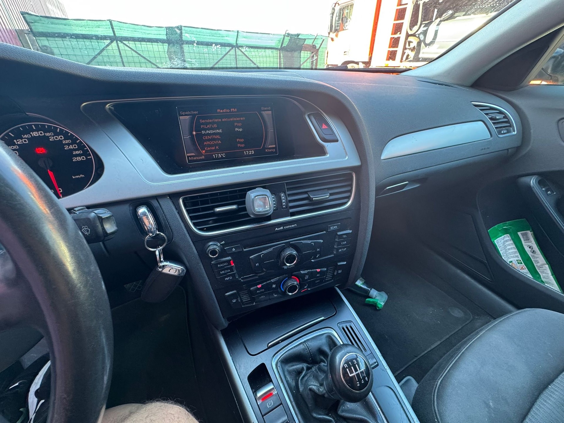AUDI A4 Limousine 2.0 TDI-image-7
