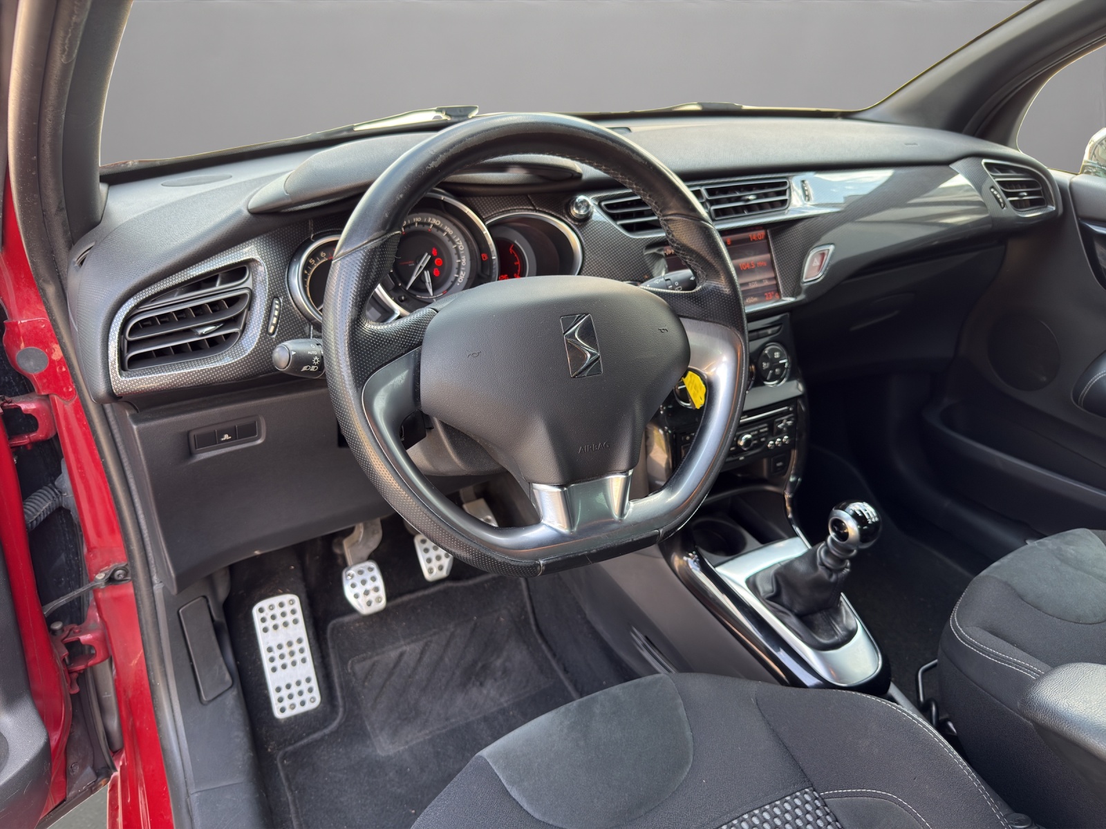 DS AUTOMOBILES DS3 1.6 THP Sport Chic-image-9