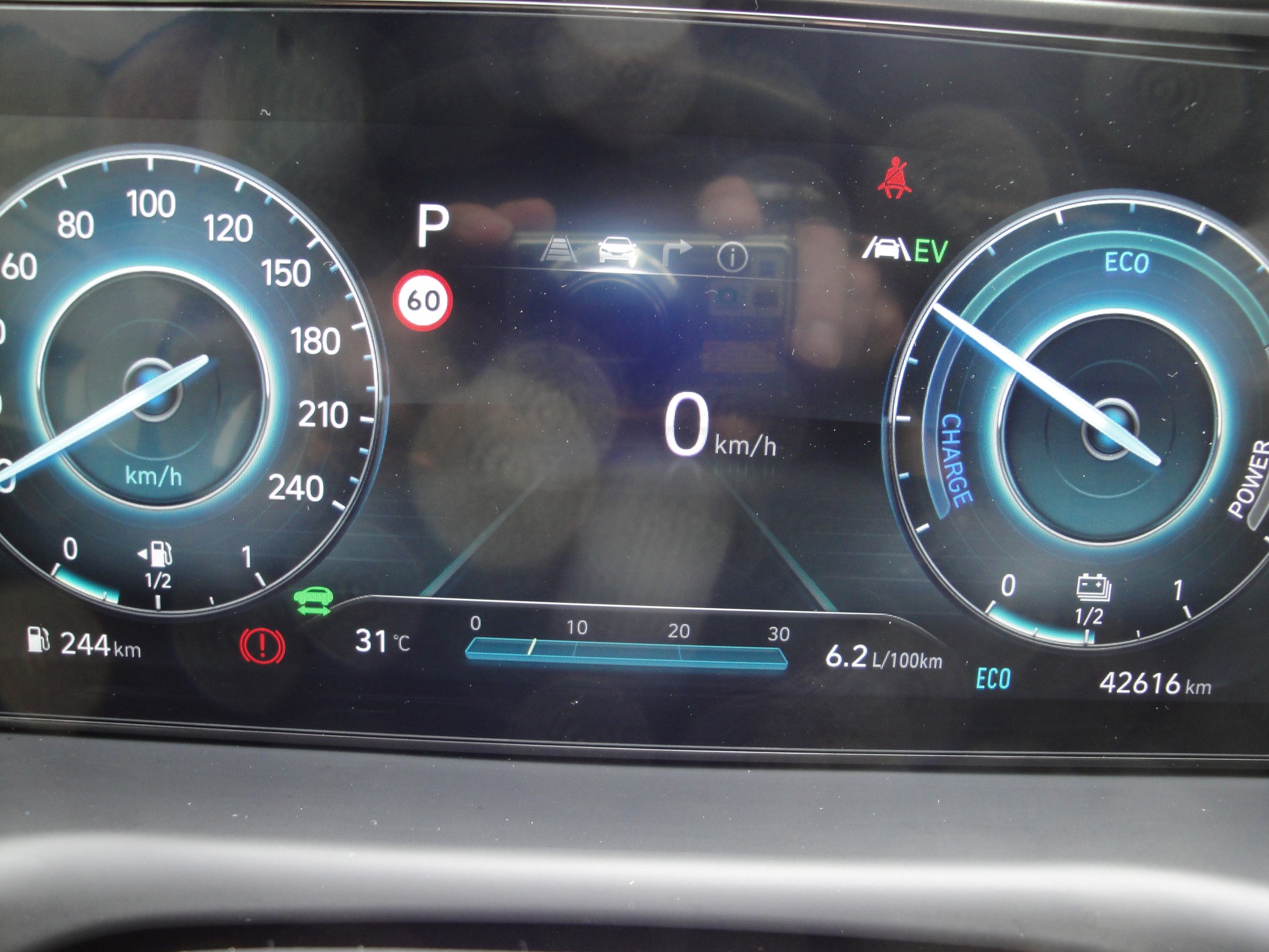 HYUNDAI Tucson 1.6HEV NLi LUX 4WD-image-1