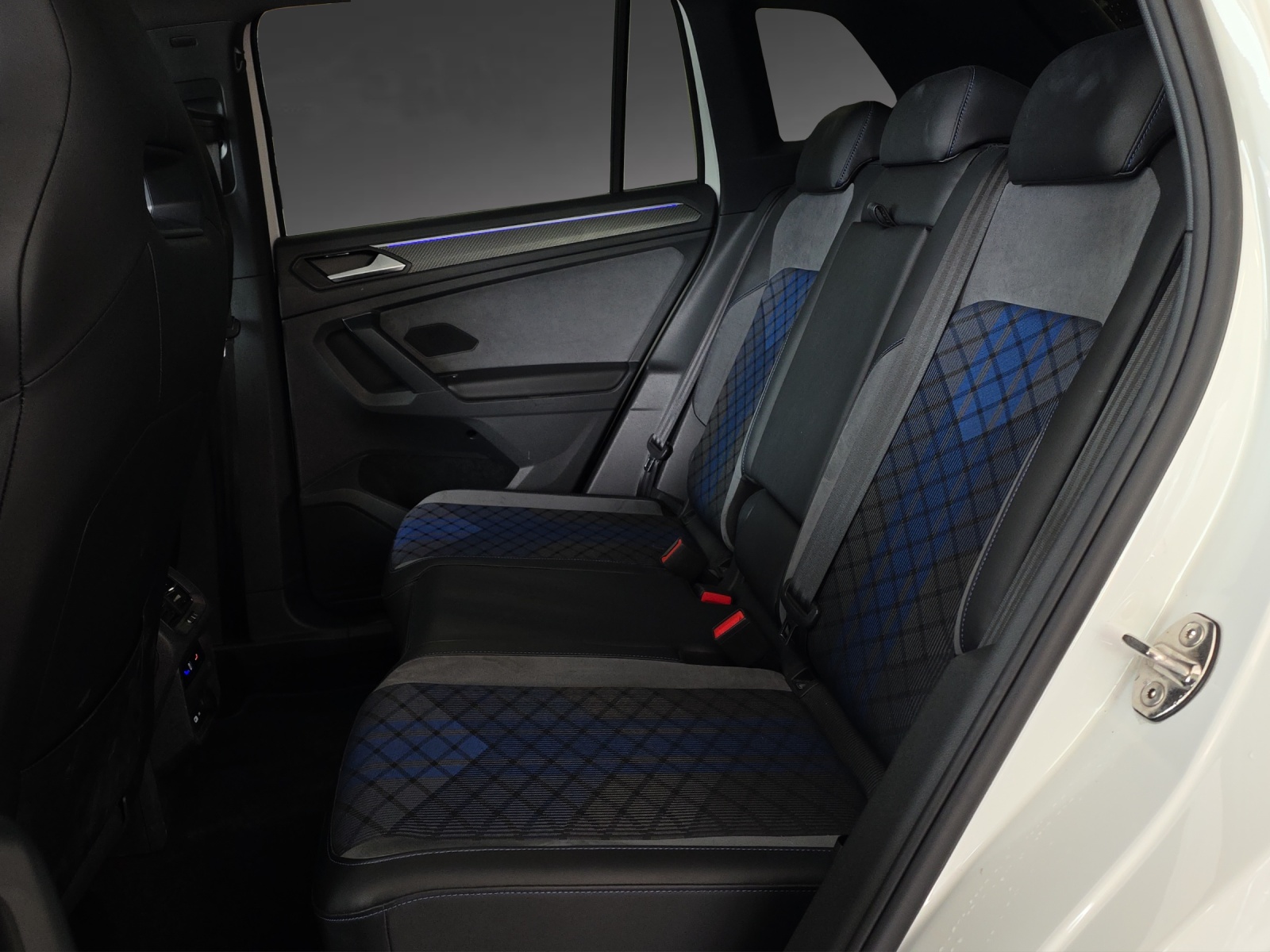 VW Tiguan 2.0TSI R 4Motion DSG-image-6