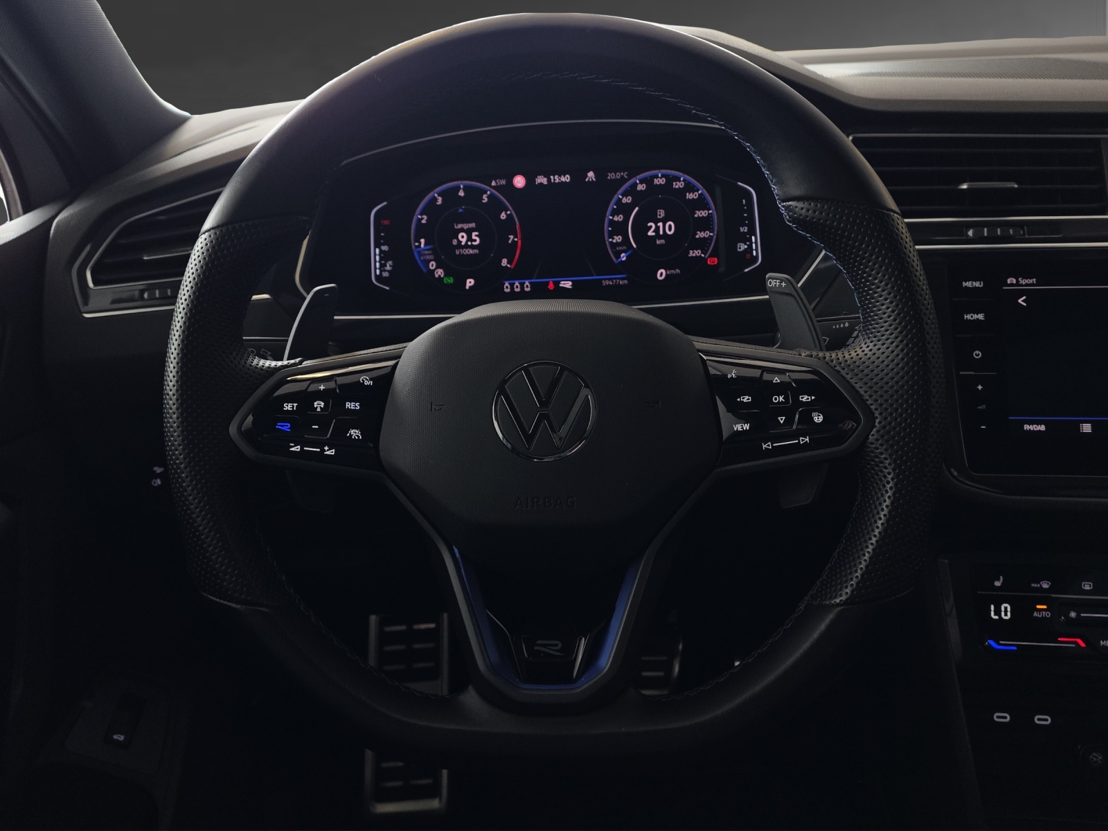 VW Tiguan 2.0TSI R 4Motion DSG-image-8