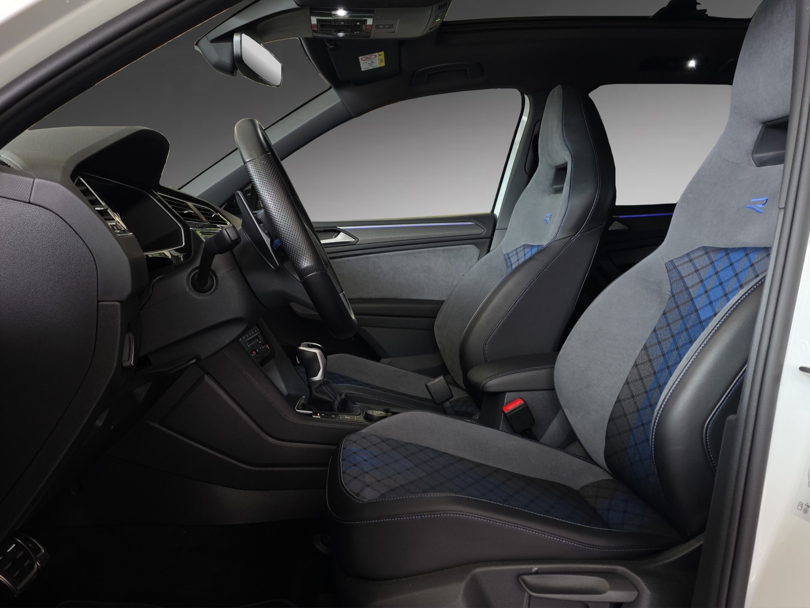VW Tiguan 2.0TSI R 4Motion DSG-image-5