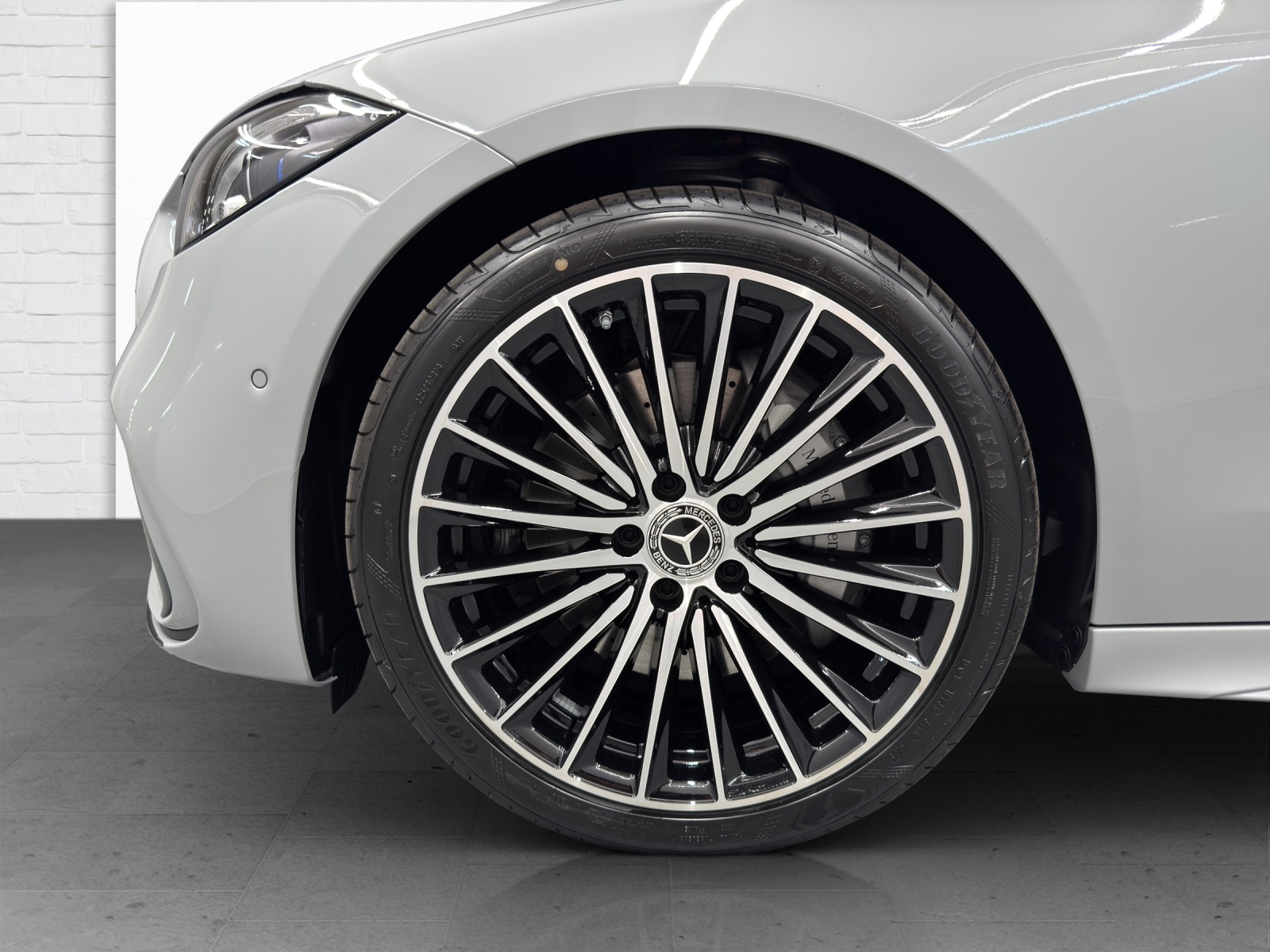 MERCEDES-BENZ C 220 d AMG Line 4Matic Swiss Star-image-5