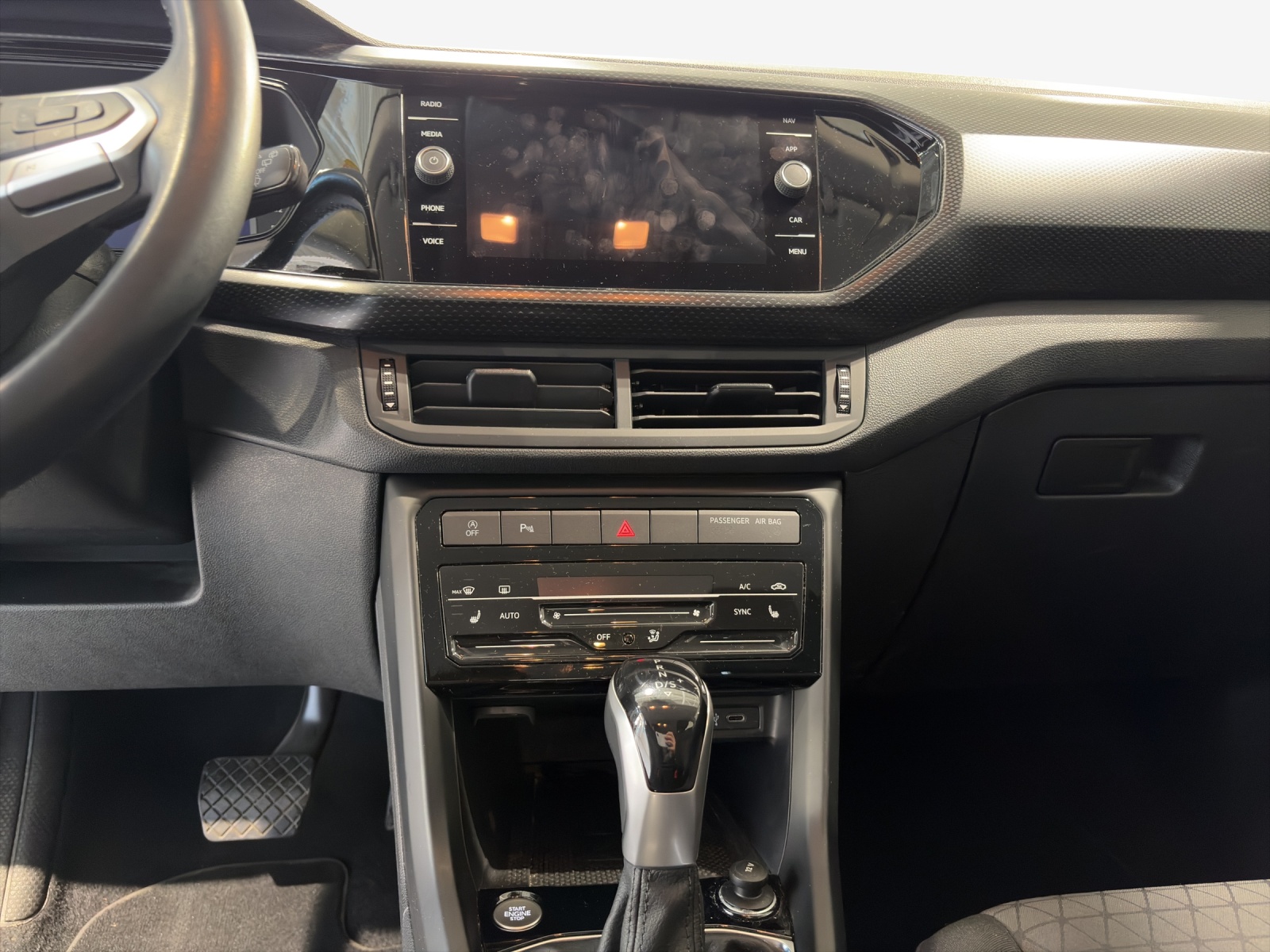 VW T-Cross 1.0 TSI Life Limited DSG-image-10