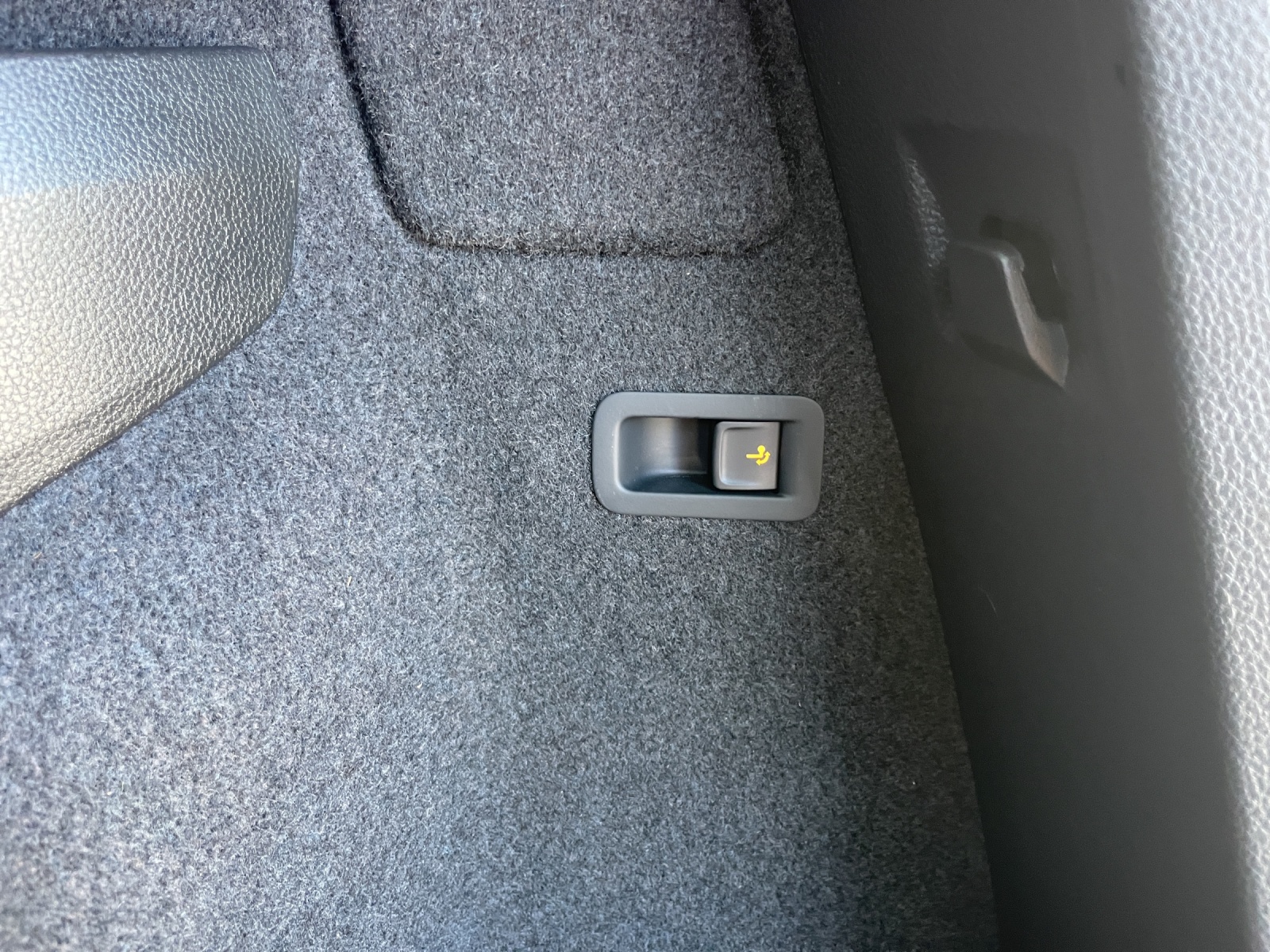 SKODA Karoq 1.5 TSI Style DSG-image-16