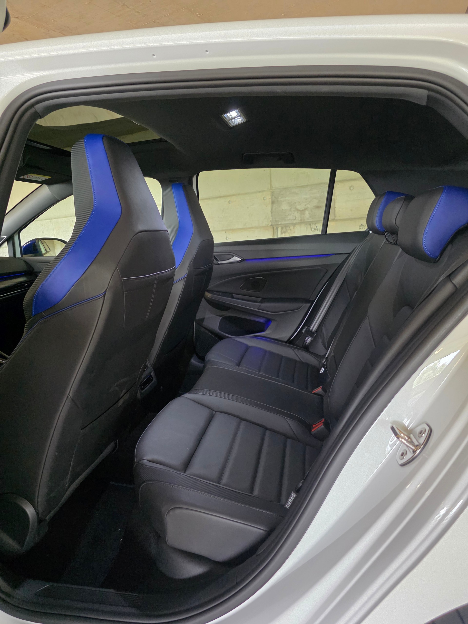 VW Golf 8 R "20 Years" | 333 PS | Akrapovič | Pano | Leder2.0 TSI R 20 Years DSG 4motion-image-4