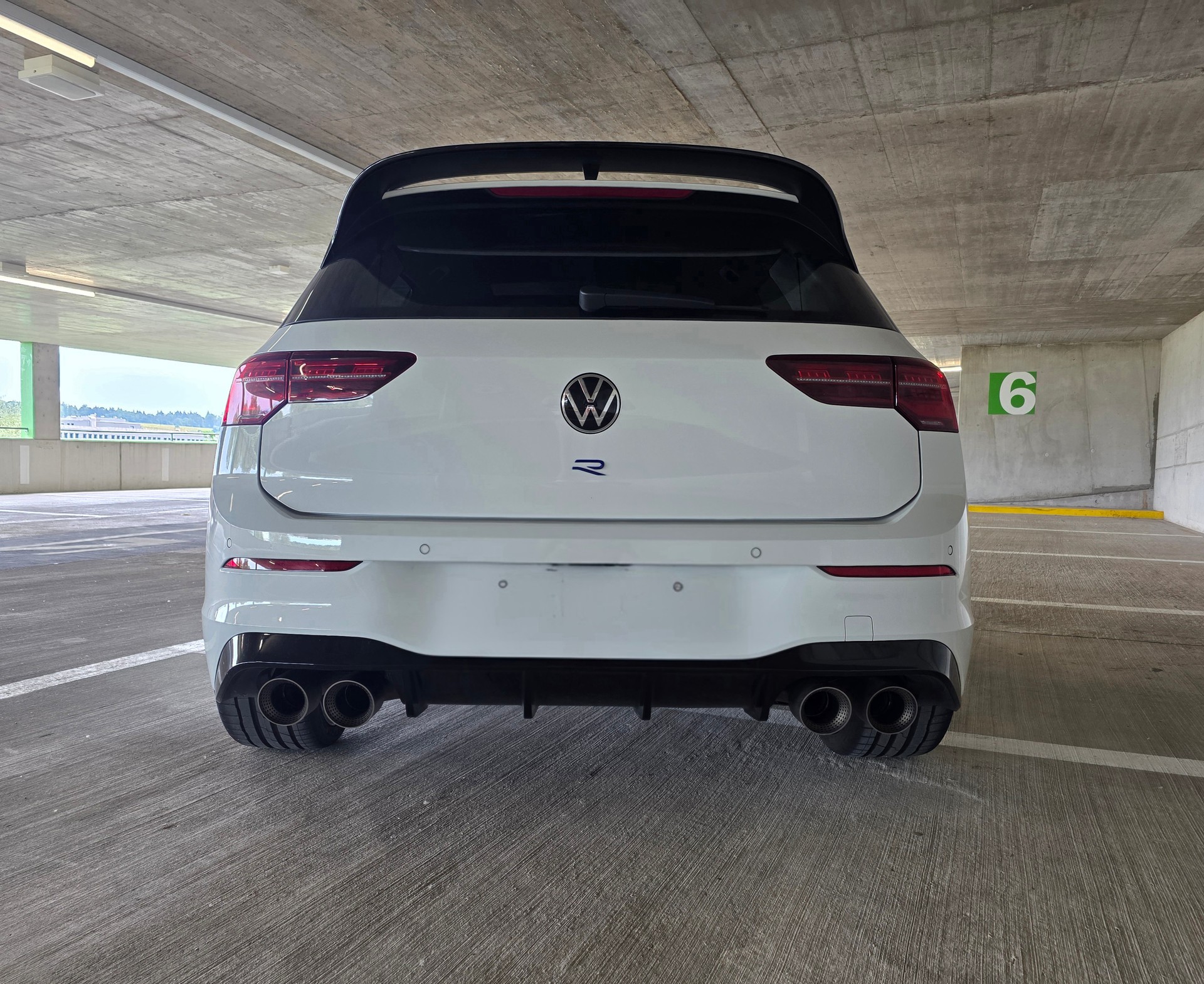 VW Golf 8 R "20 Years" | 333 PS | Akrapovič | Pano | Leder2.0 TSI R 20 Years DSG 4motion-image-2