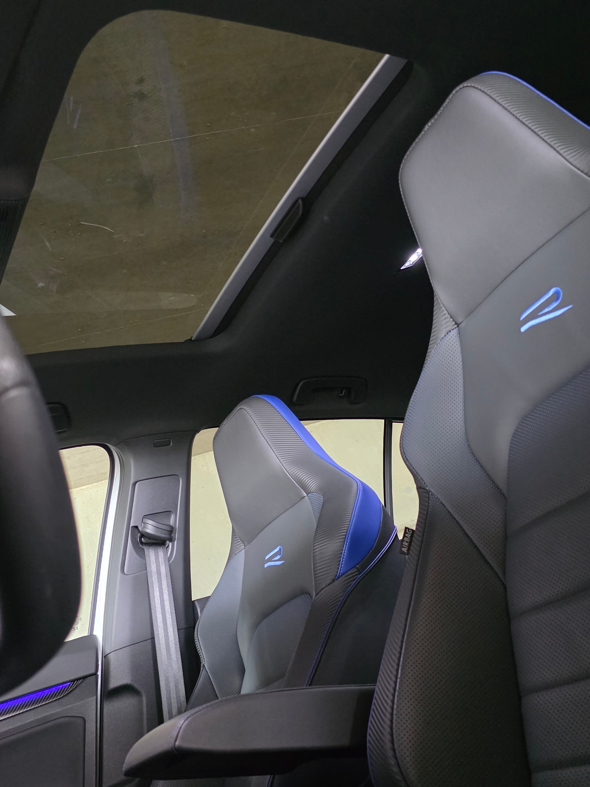 VW Golf 8 R "20 Years" | 333 PS | Akrapovič | Pano | Leder2.0 TSI R 20 Years DSG 4motion-image-5
