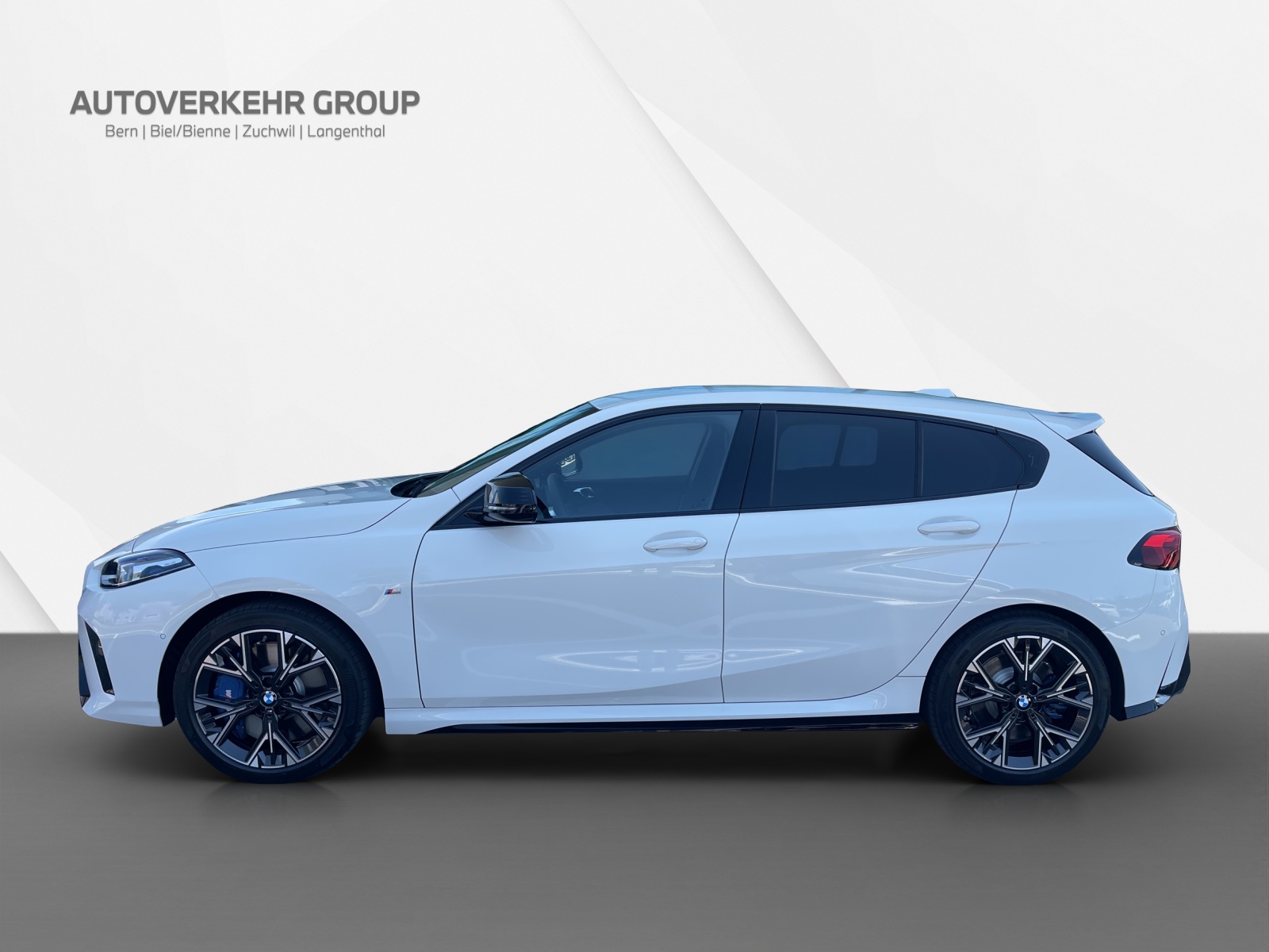 BMW M135 x Drive-showroom-element-2