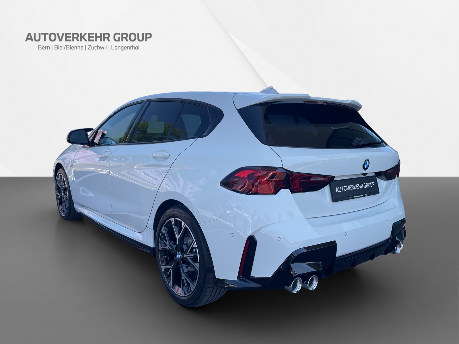 BMW M135 x Drive-showroom-element-3
