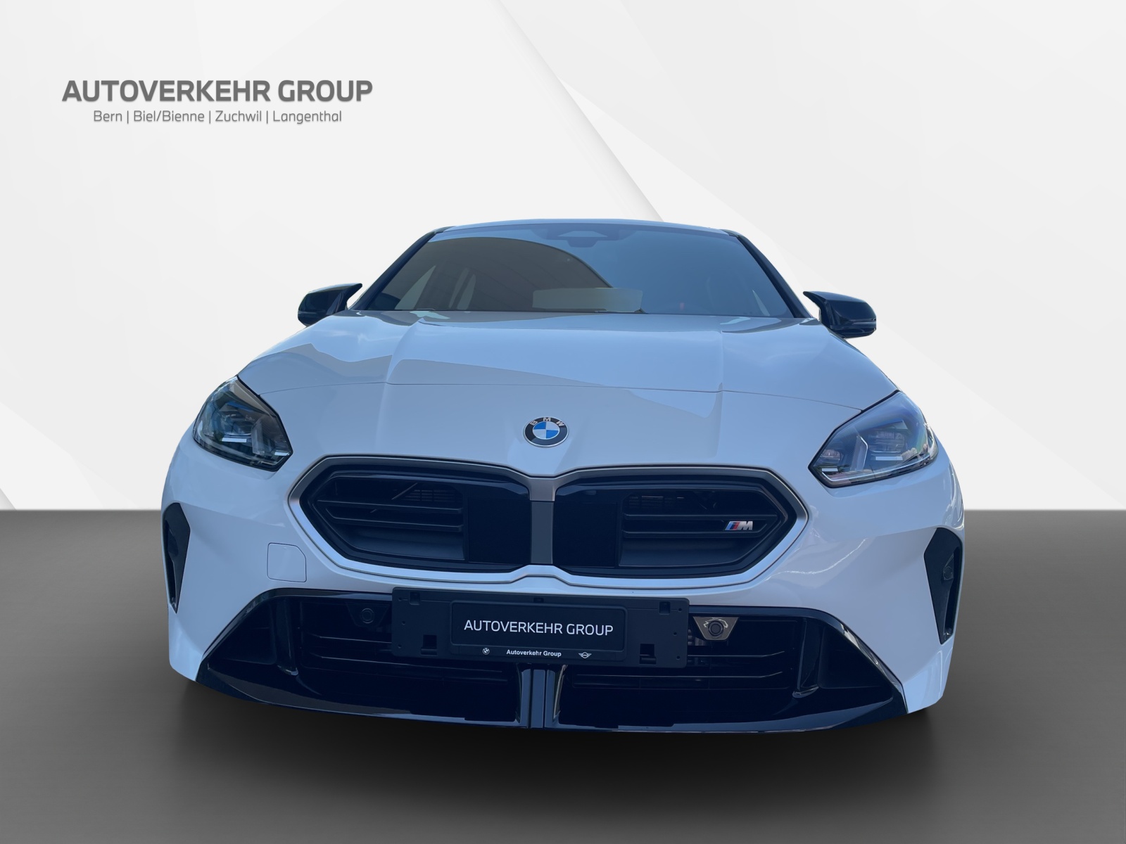 BMW M135 x Drive-showroom-element-1