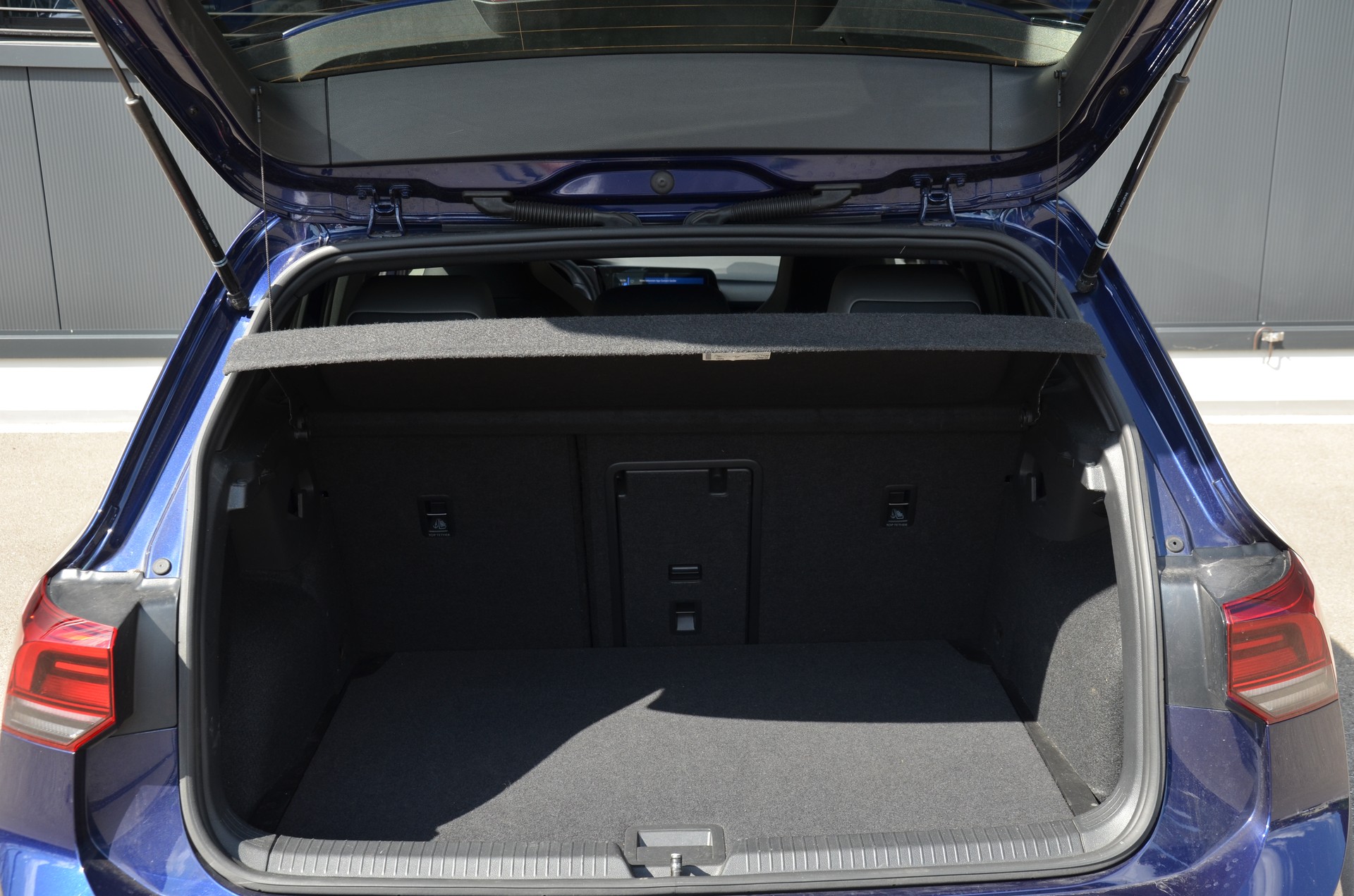 VW Golf 1.5 eTSI mHEV ACT R-Line DSG-image-8