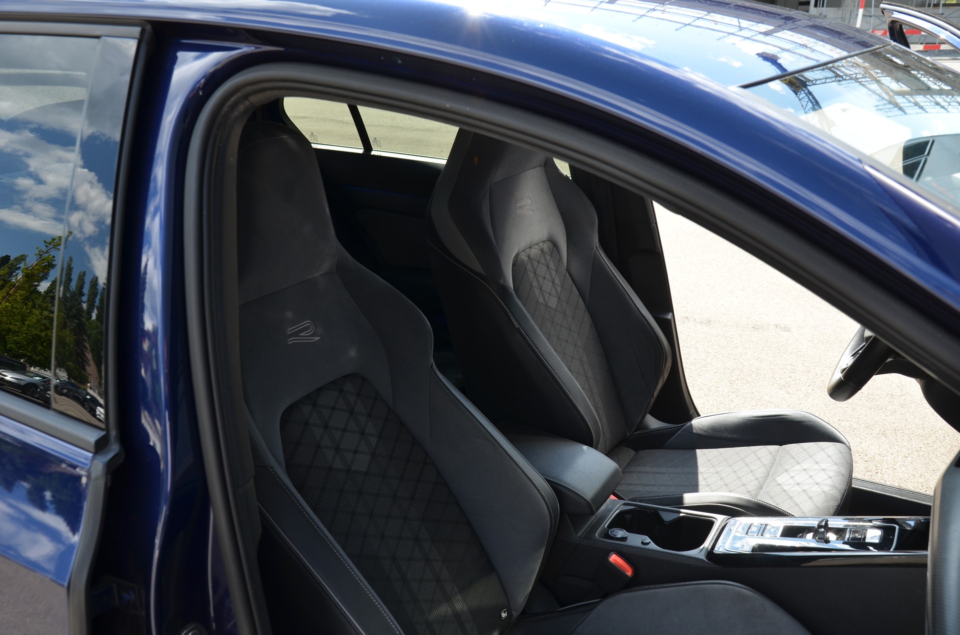 VW Golf 1.5 eTSI mHEV ACT R-Line DSG-image-12