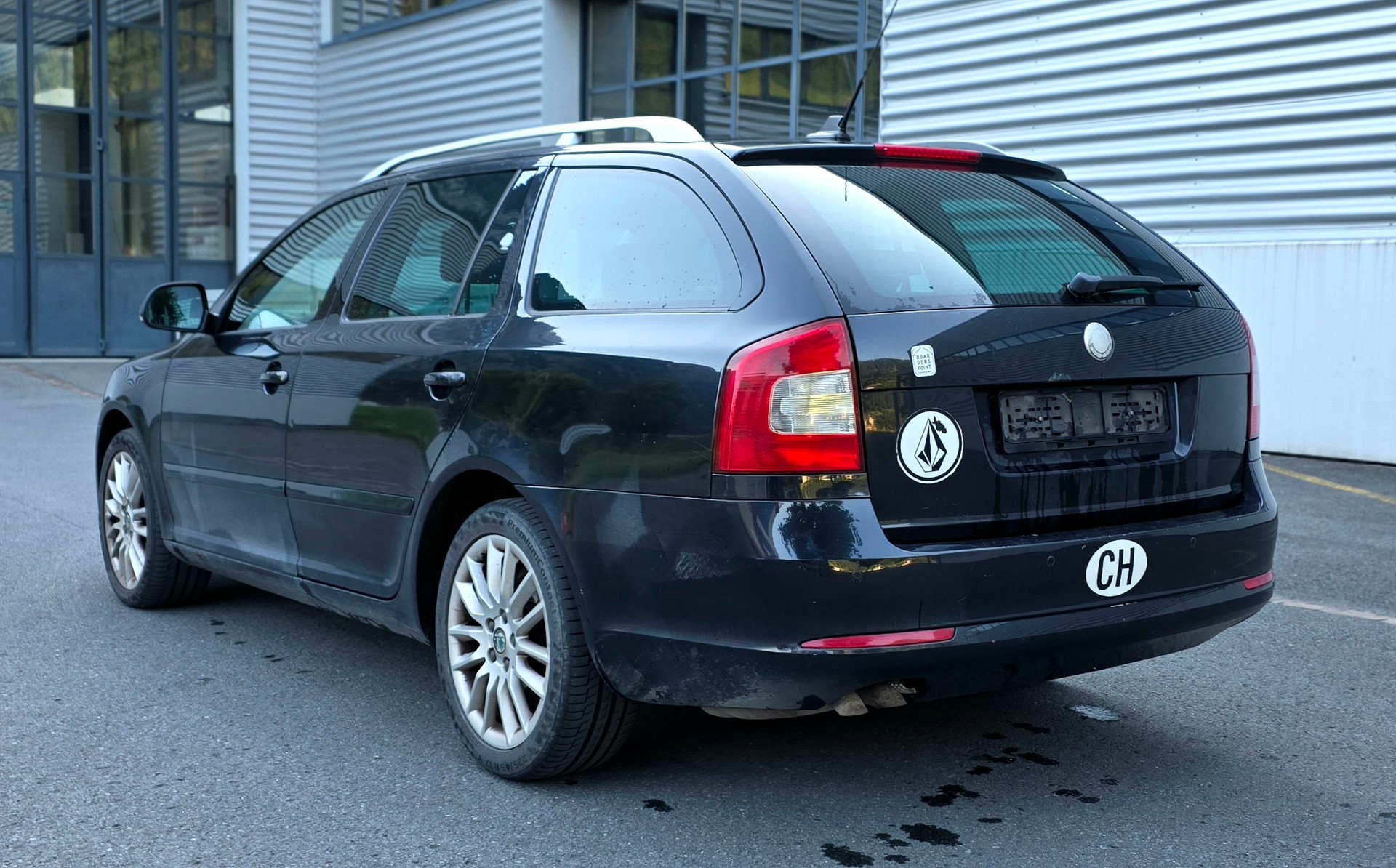 SKODA Octavia Combi 2.0 TDI Laurin & Klement DSG-image-4