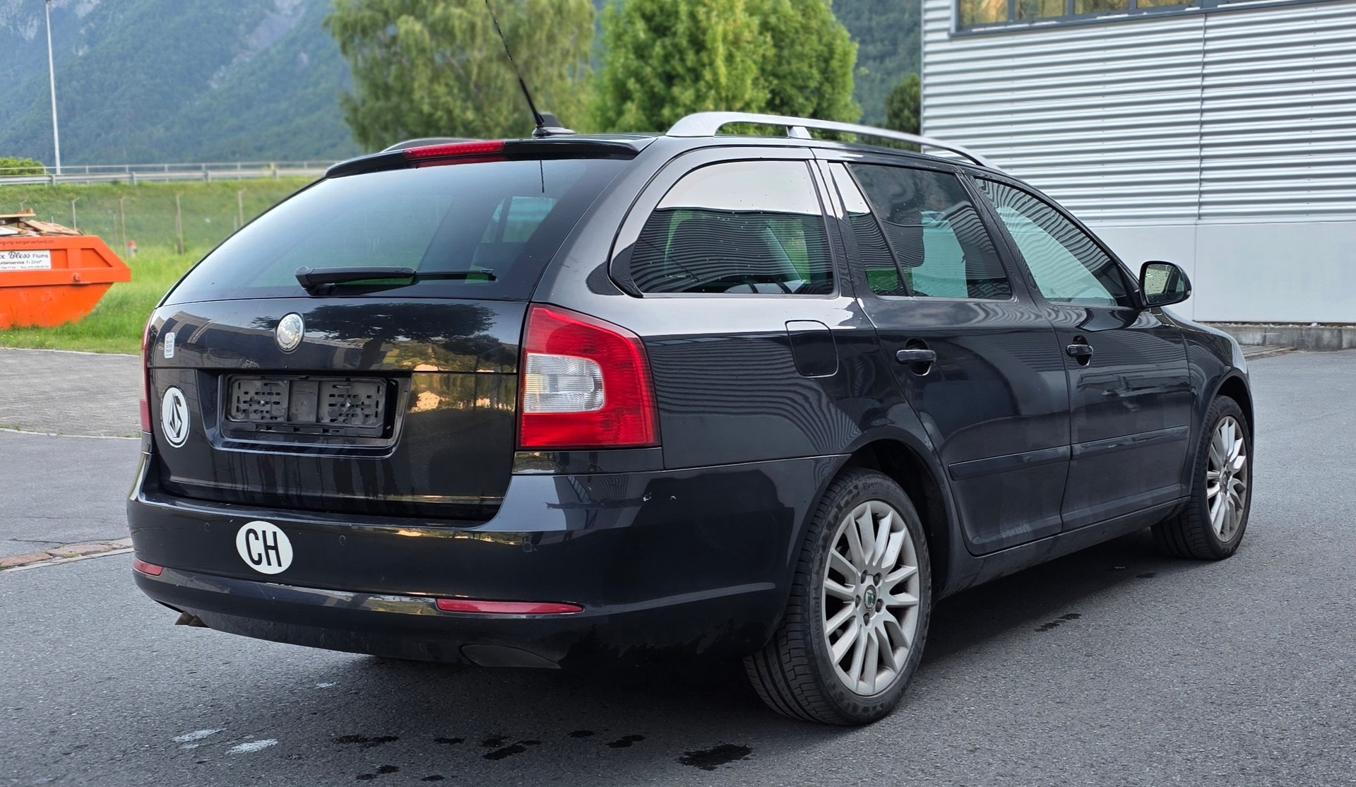 SKODA Octavia Combi 2.0 TDI Laurin & Klement DSG-image-5