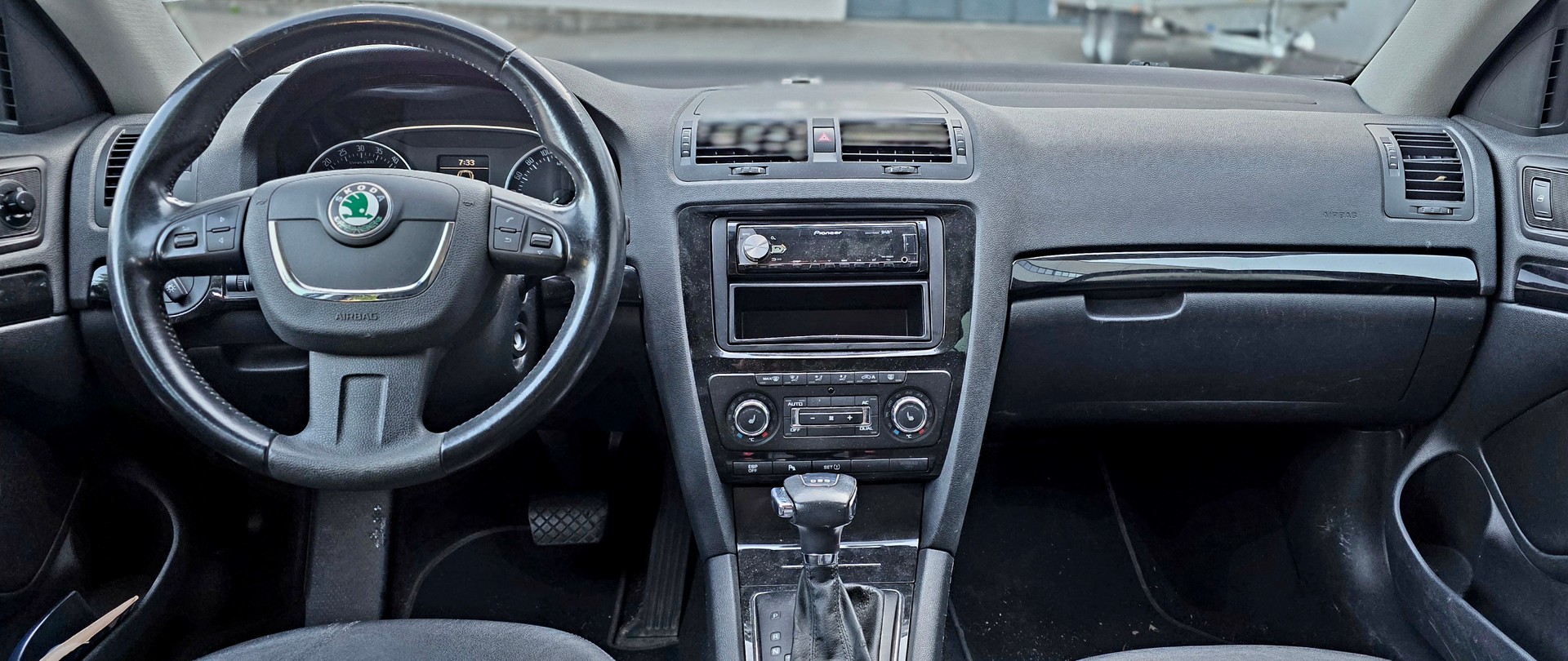 SKODA Octavia Combi 2.0 TDI Laurin & Klement DSG-image-8