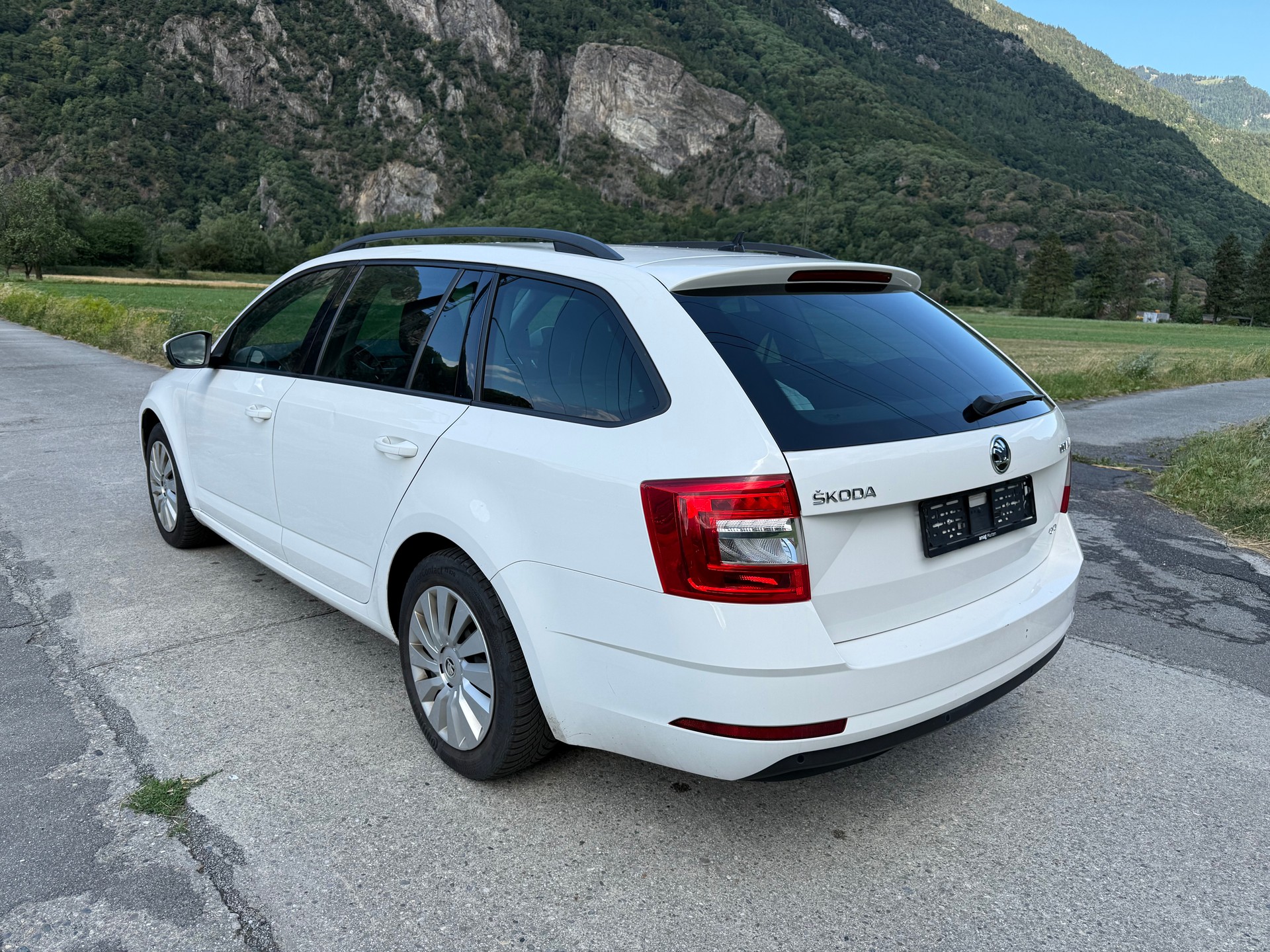 SKODA Octavia Combi 2.0 TDI Style 4x4 DSG-image-9