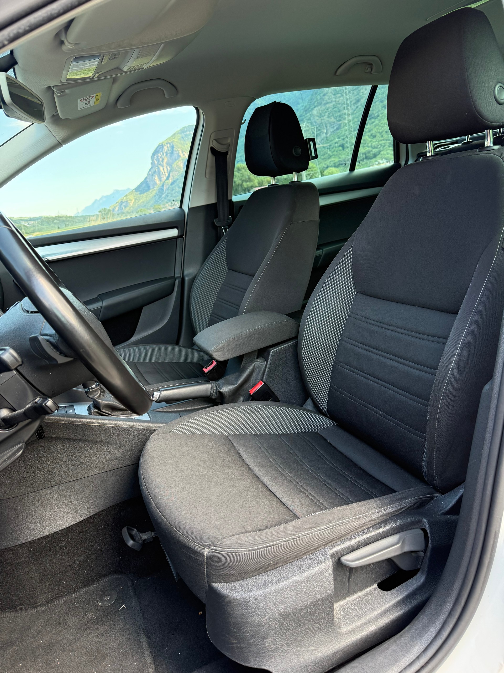 SKODA Octavia Combi 2.0 TDI Style 4x4 DSG-image-13