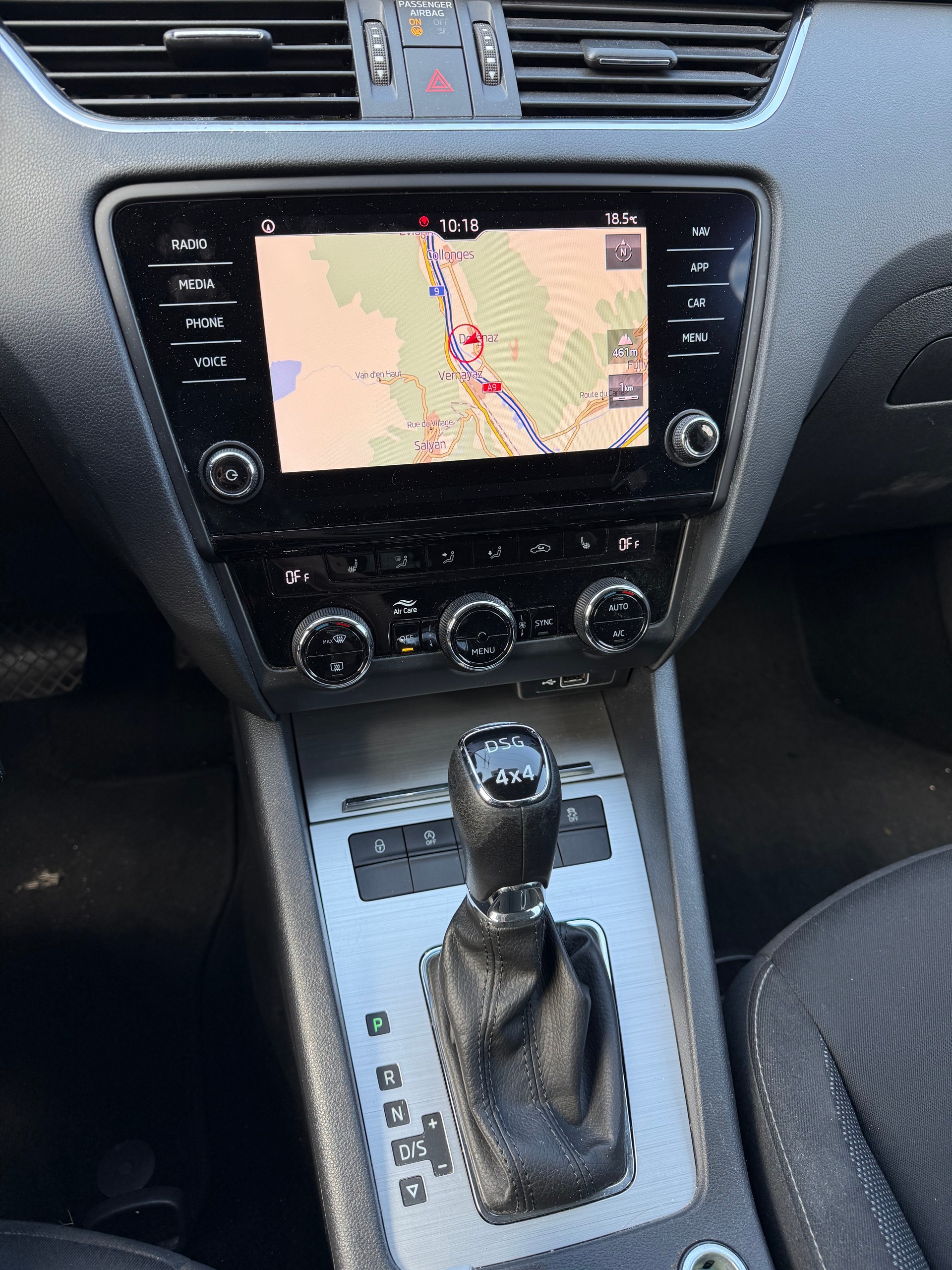 SKODA Octavia Combi 2.0 TDI Style 4x4 DSG-image-12