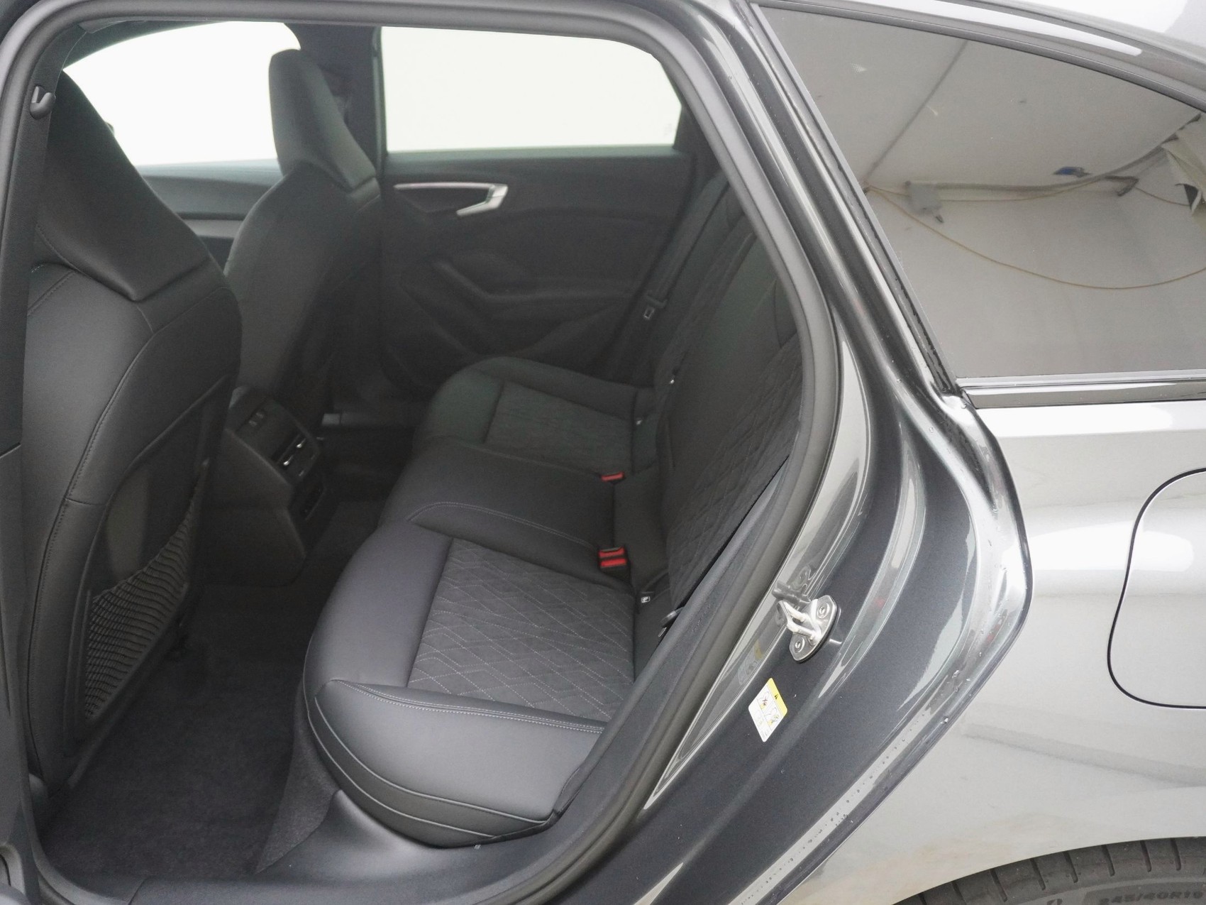 AUDI A5 Avant 2.0 e-hybrid S line quattro S-Tronic-image-15