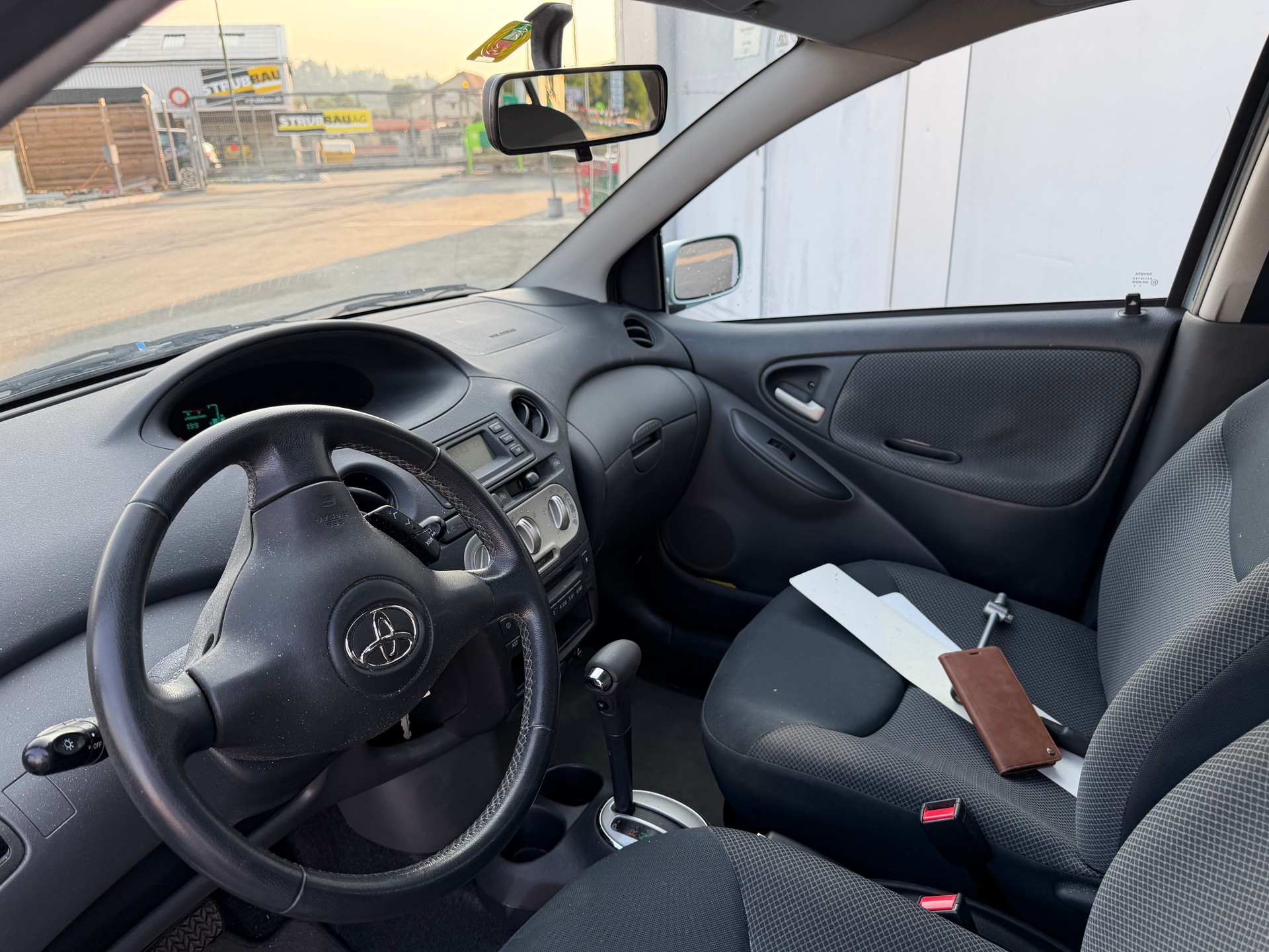 TOYOTA Yaris 1.3 Linea Sol-image-9