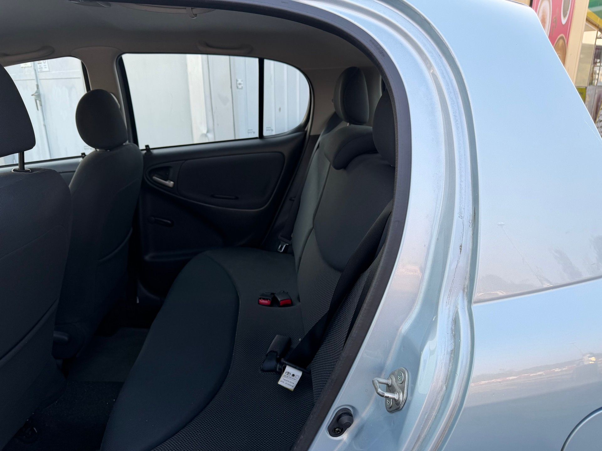 TOYOTA Yaris 1.3 Linea Sol-image-4