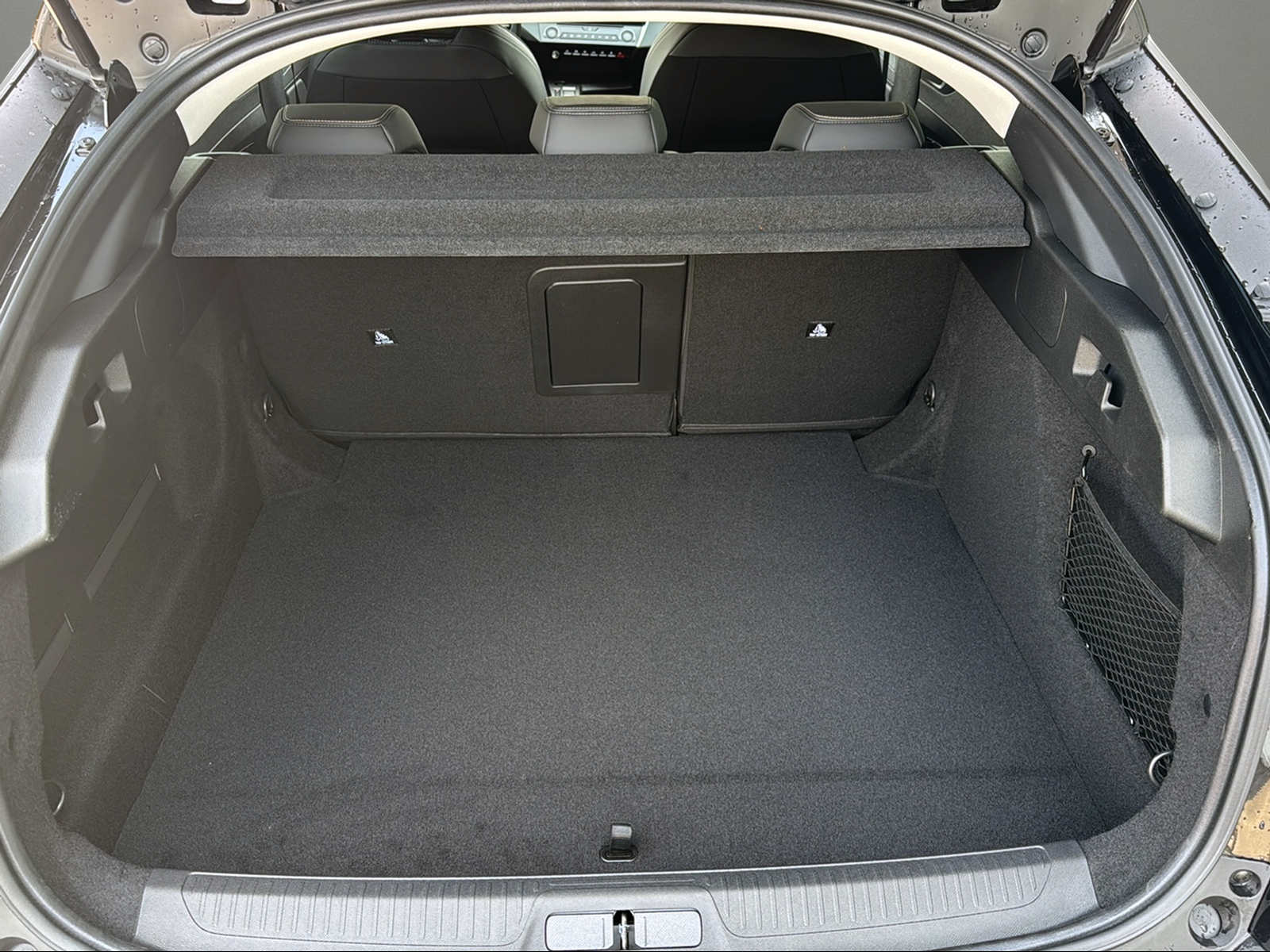 PEUGEOT 408 1.2 HEV 145 Allure-image-10