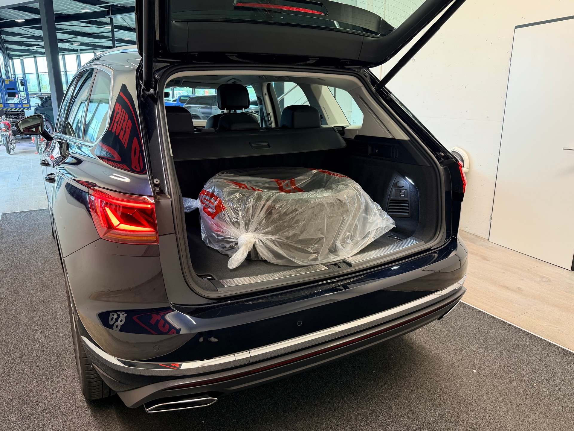VW Touareg 3.0 TDI Elegance Tiptronic-image-7