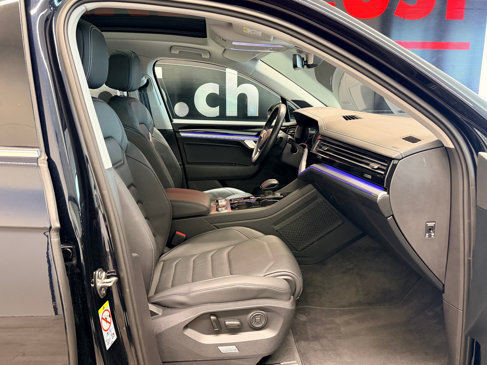 VW Touareg 3.0 TDI Elegance Tiptronic-image-20