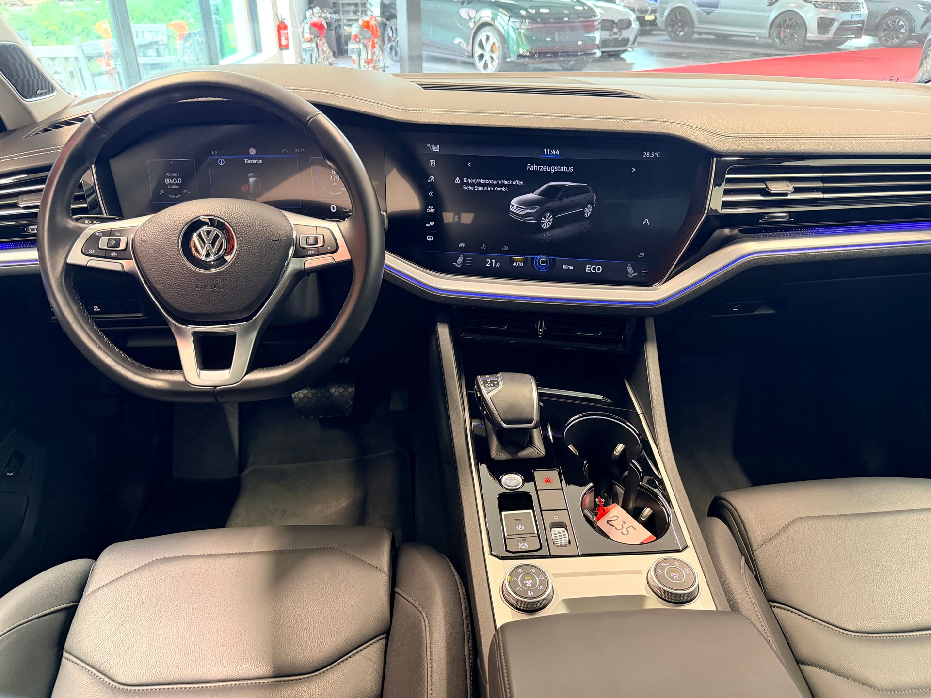VW Touareg 3.0 TDI Elegance Tiptronic-image-17