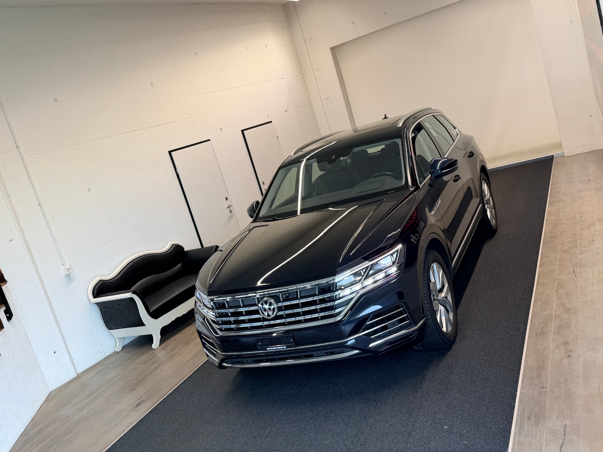 VW Touareg 3.0 TDI Elegance Tiptronic-image-3