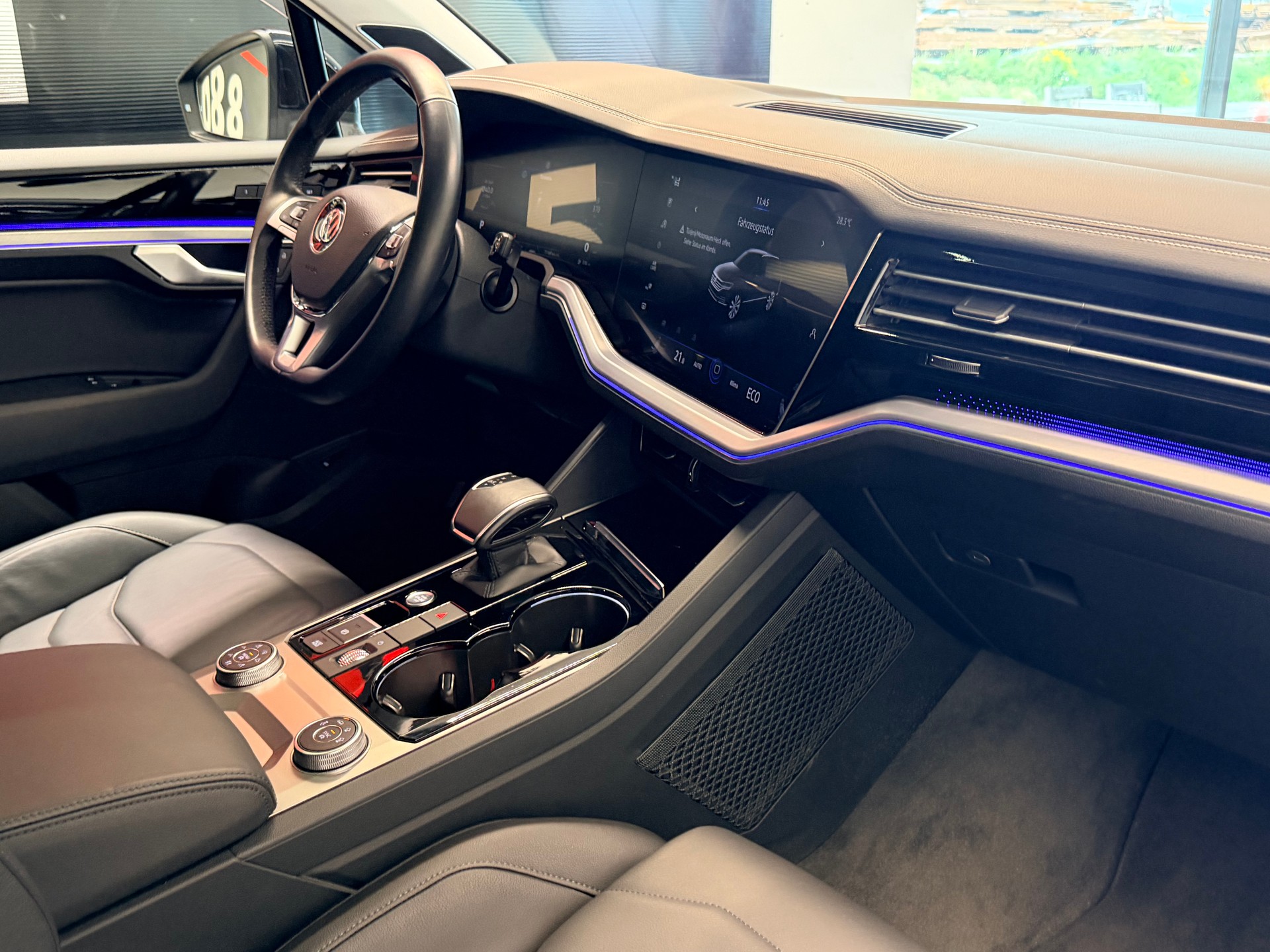 VW Touareg 3.0 TDI Elegance Tiptronic-image-19