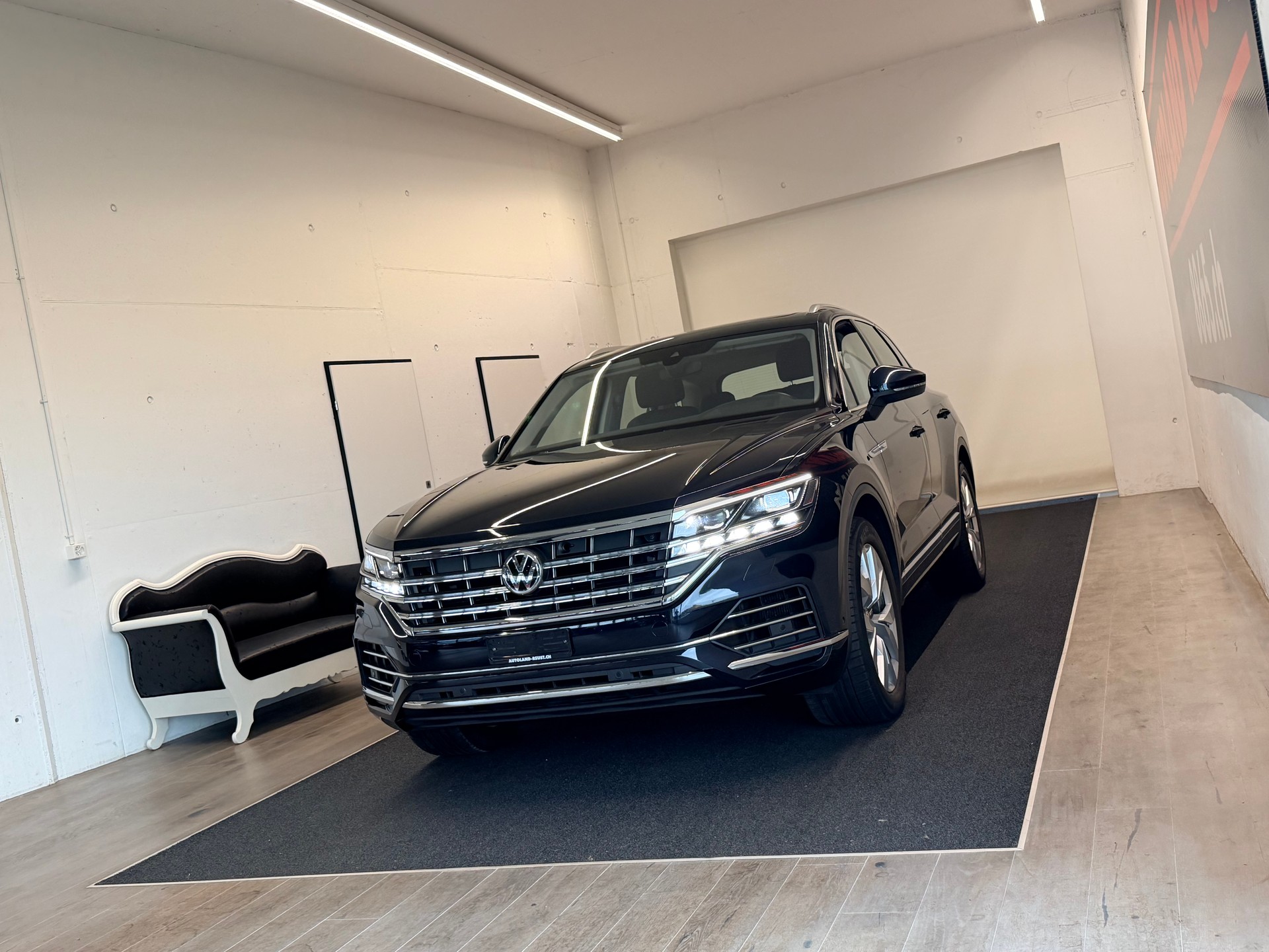 VW Touareg 3.0 TDI Elegance Tiptronic-image-2