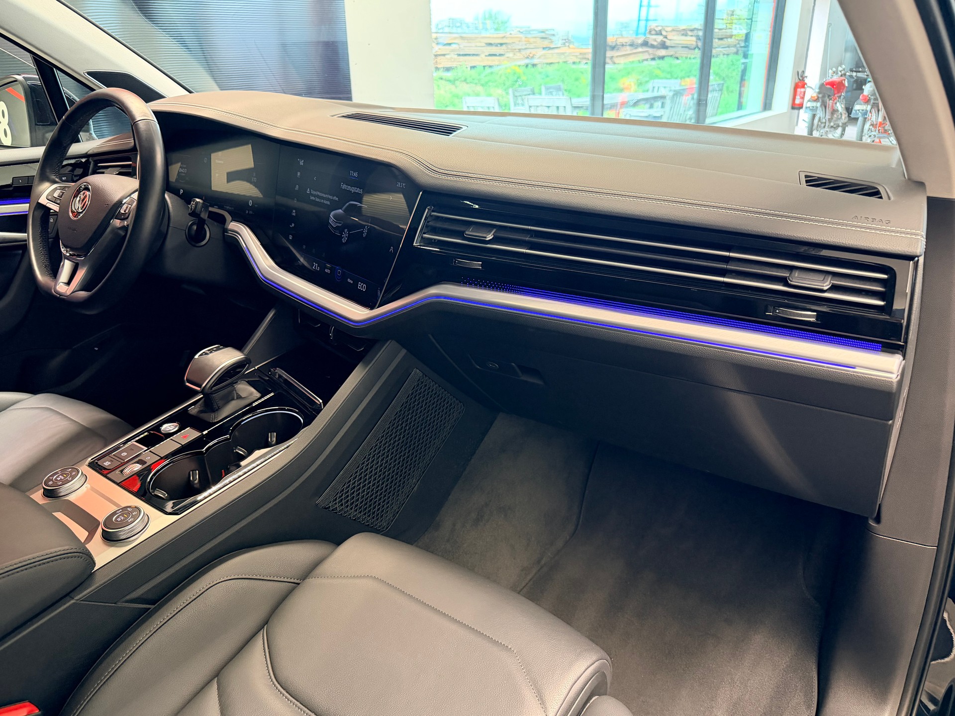 VW Touareg 3.0 TDI Elegance Tiptronic-image-18
