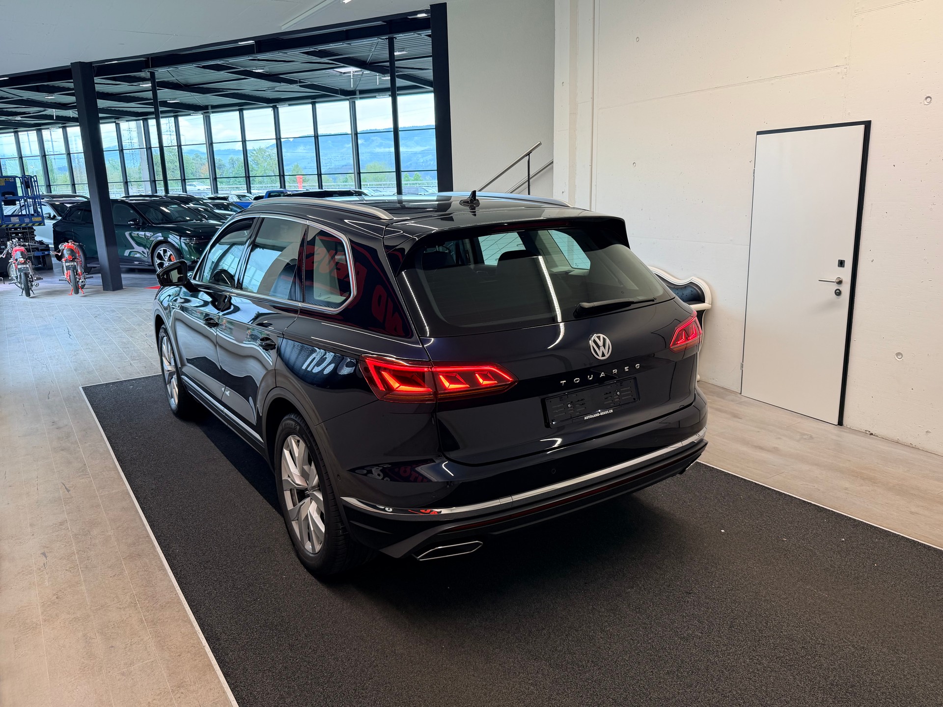 VW Touareg 3.0 TDI Elegance Tiptronic-image-6