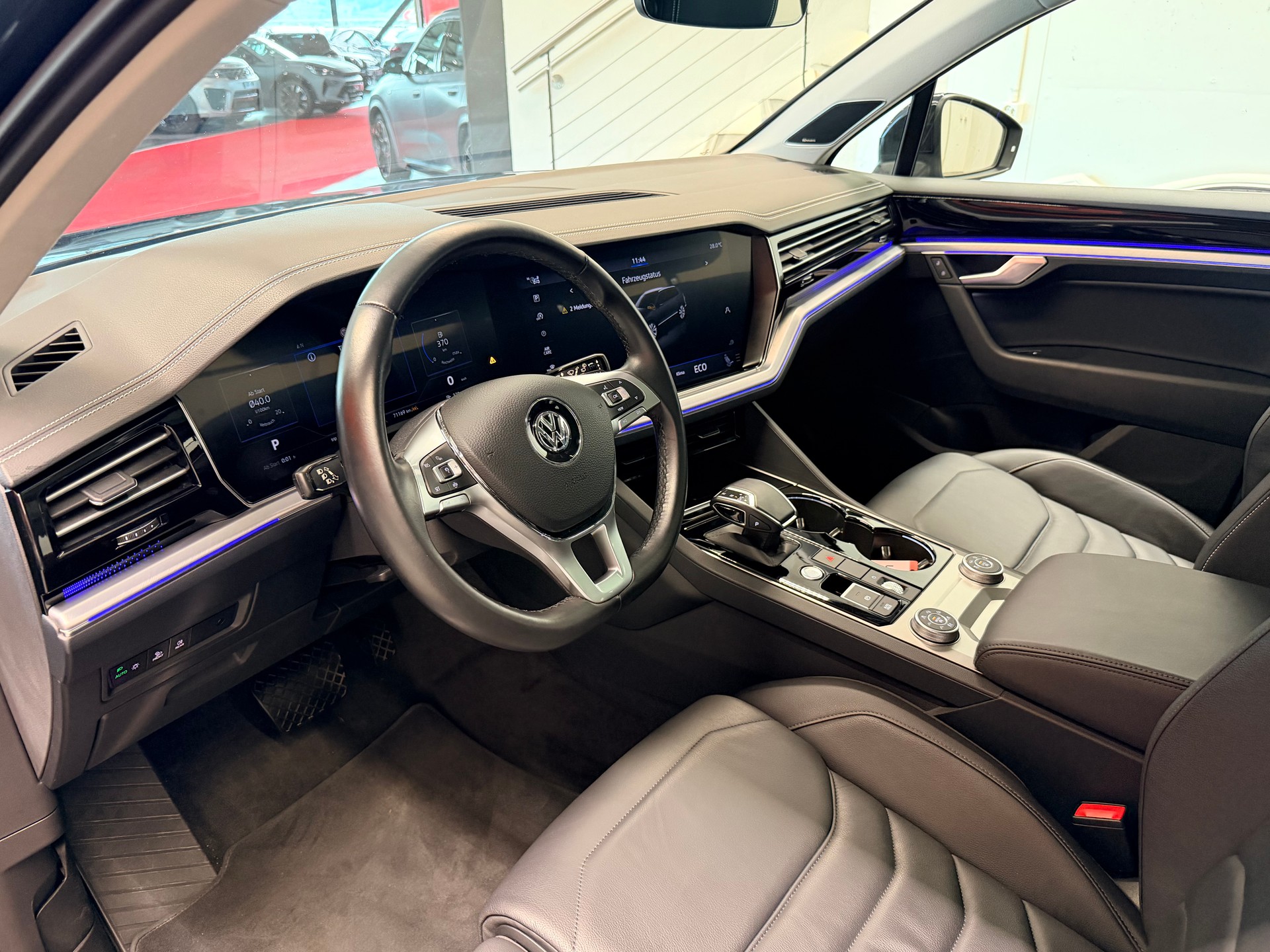 VW Touareg 3.0 TDI Elegance Tiptronic-image-8