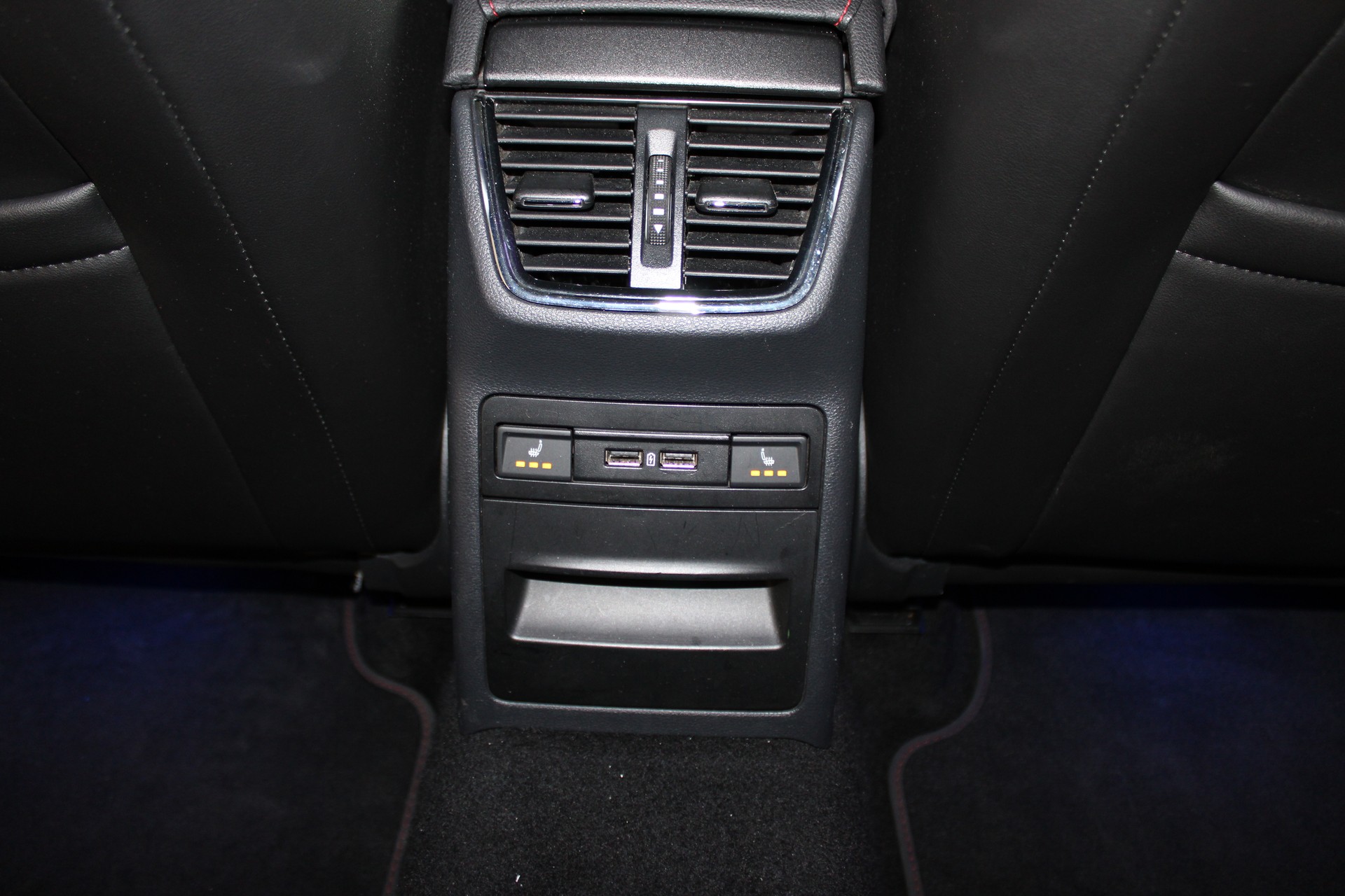 SKODA Octavia Combi 2.0 TSI RS 245 DSG-image-15