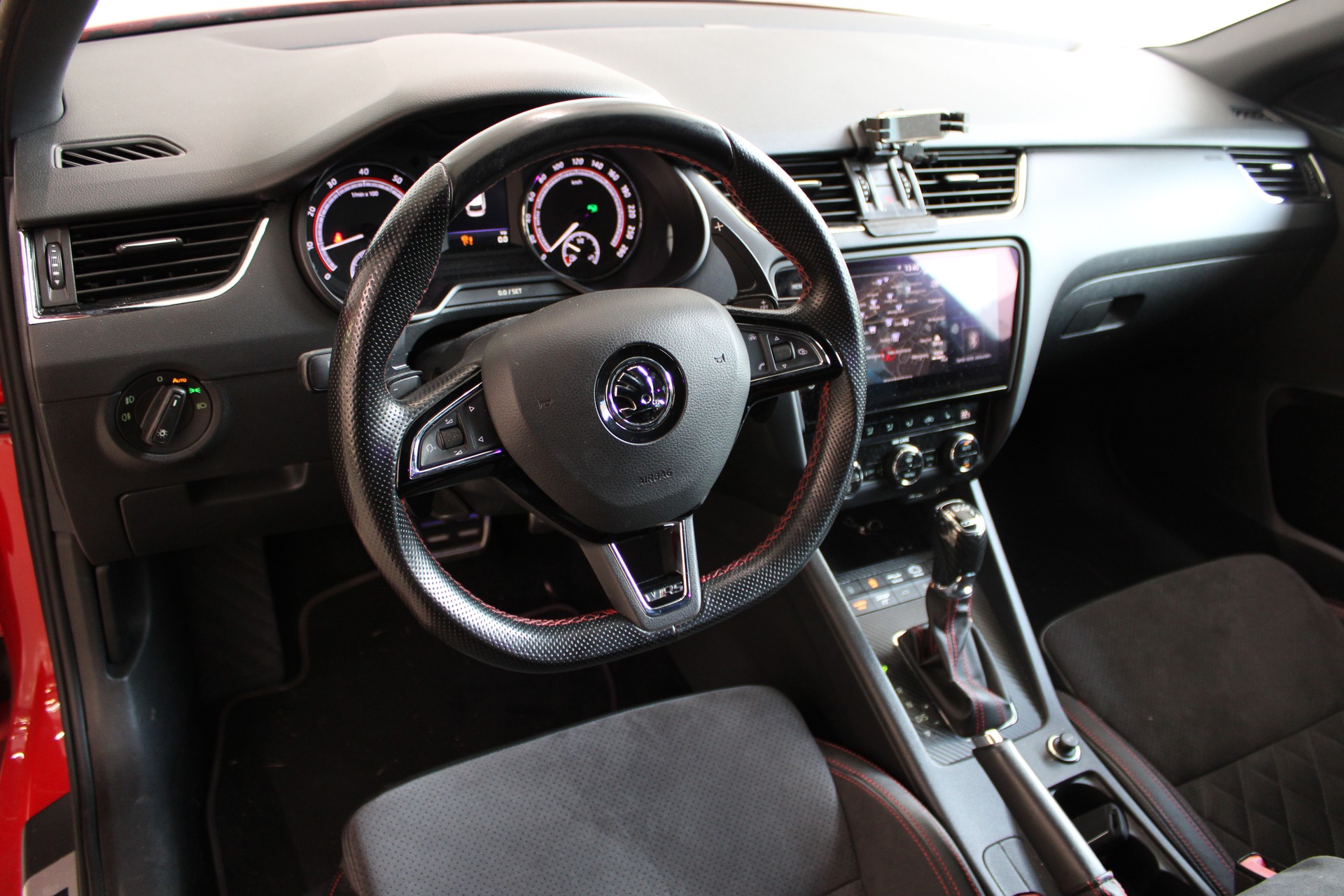 SKODA Octavia Combi 2.0 TSI RS 245 DSG-image-7