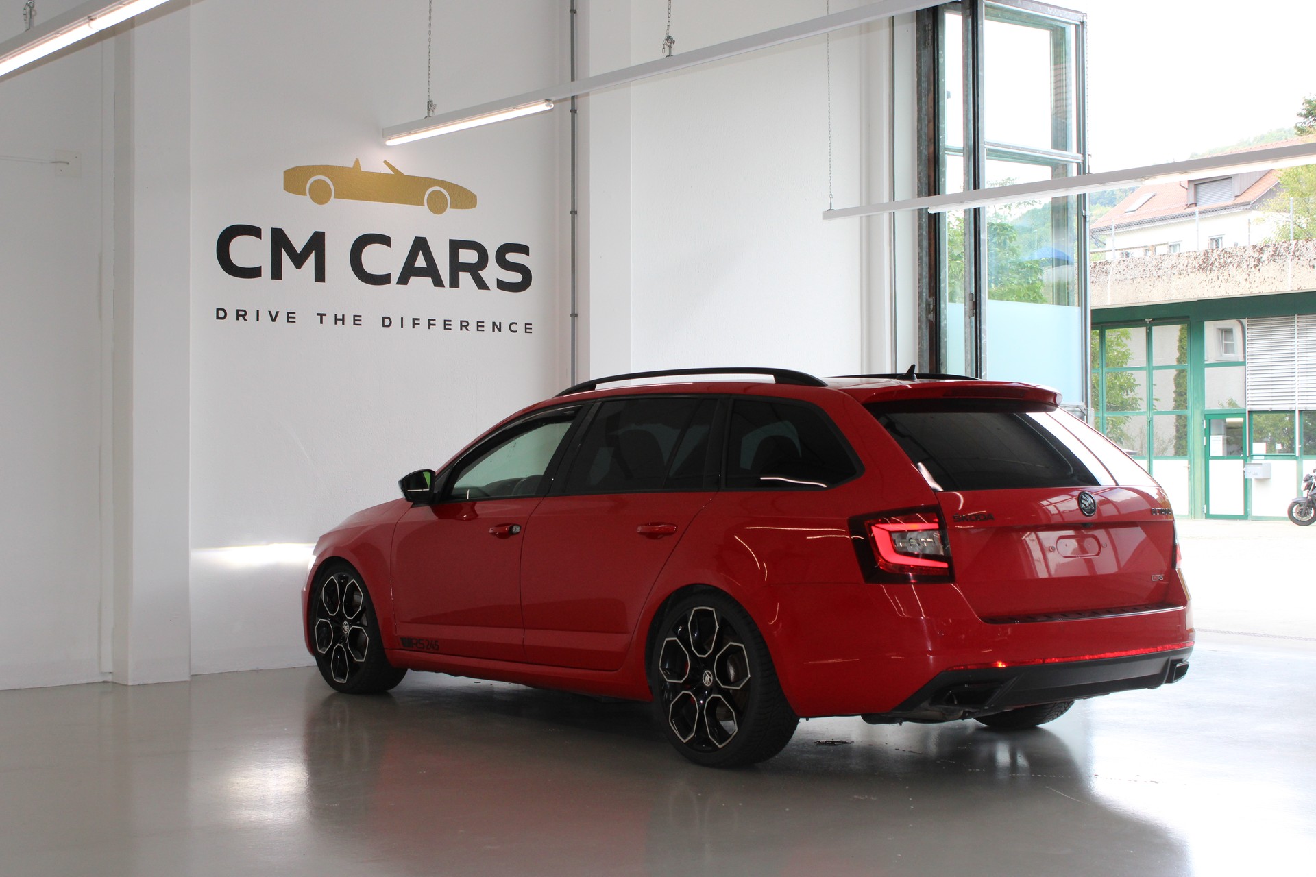 SKODA Octavia Combi 2.0 TSI RS 245 DSG-image-5