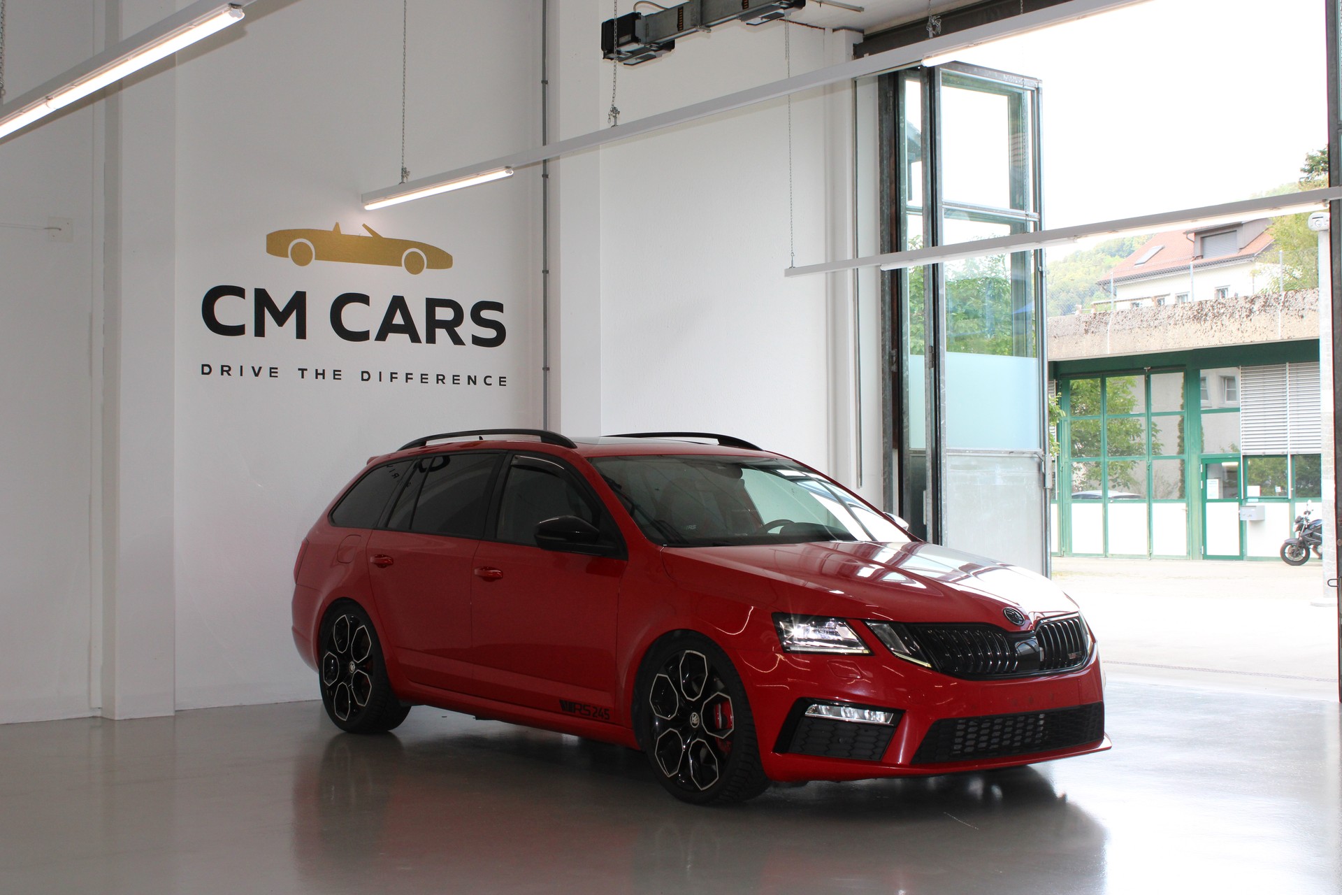 SKODA Octavia Combi 2.0 TSI RS 245 DSG-image-2