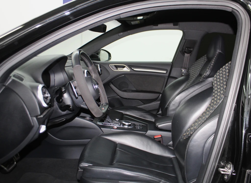 AUDI RS3 Sportback 2.5 TSI quattro S-tronic Black Edition/ Remus-Sportauspuff / Tiefergelegt H&R/ CH-Fahrzeug-image-7