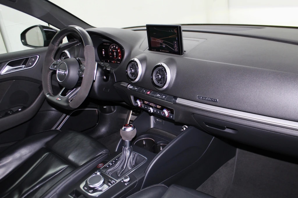 AUDI RS3 Sportback 2.5 TSI quattro S-tronic Black Edition/ Remus-Sportauspuff / Tiefergelegt H&R/ CH-Fahrzeug-image-11