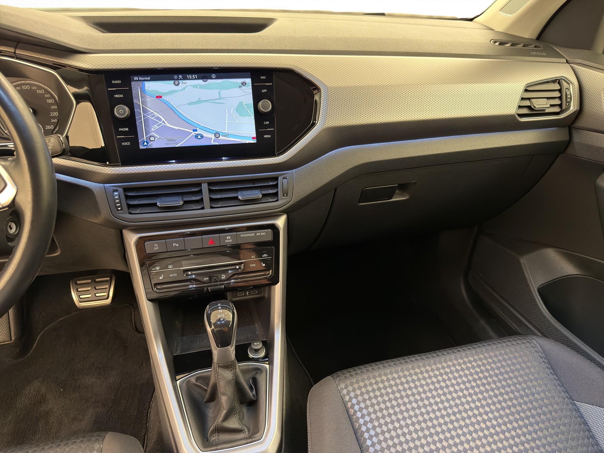 VW T-Cross 1.0 TSI Life DSG-image-10