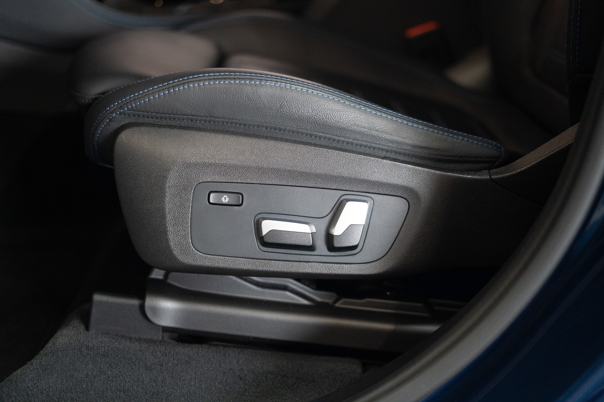 BMW X4 M40d / Rückfahrkamera / HeadUp / AHK-image-13