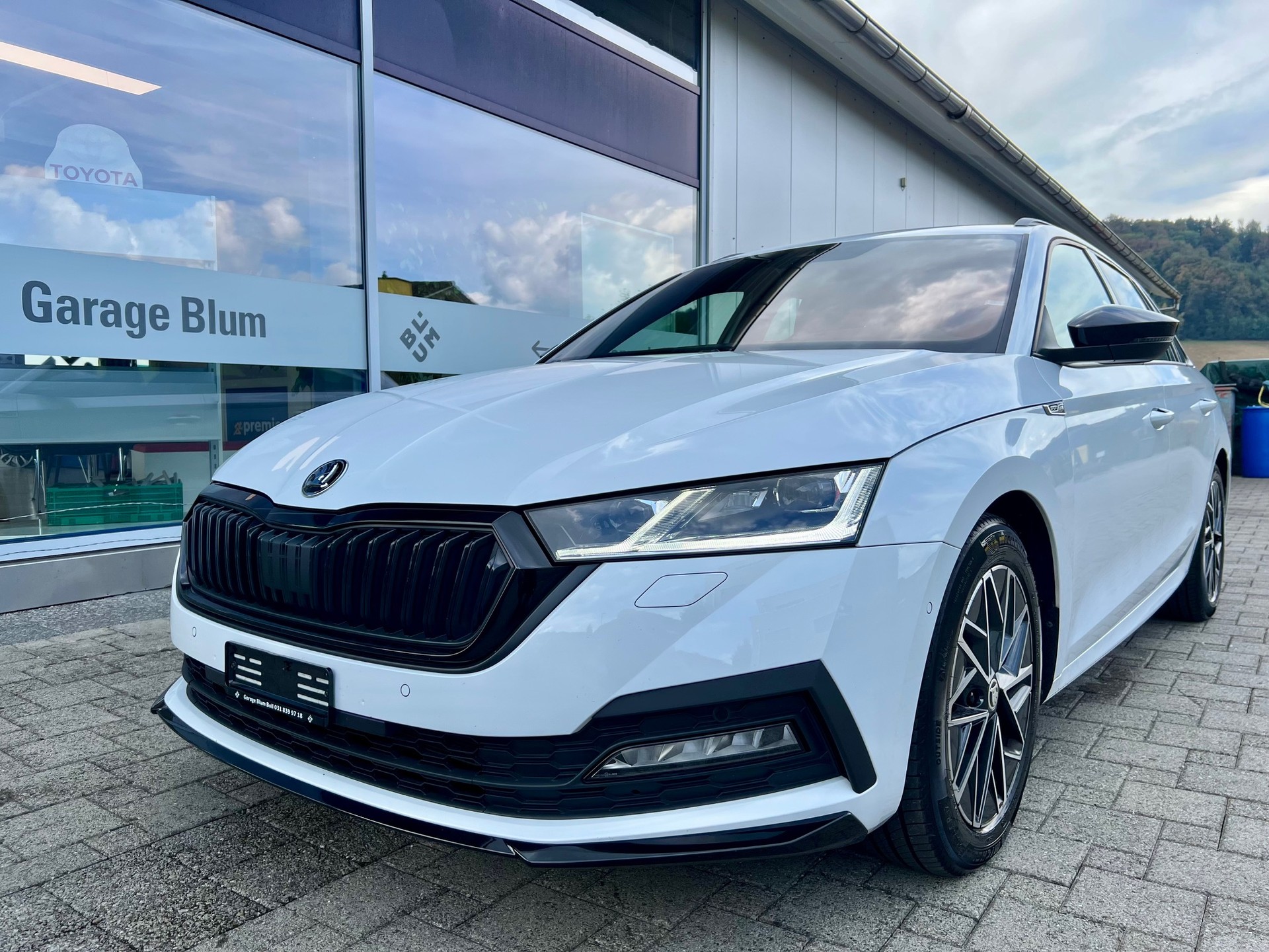SKODA Octavia Combi 2.0 TDI DSG SportLine 4x4-image-0