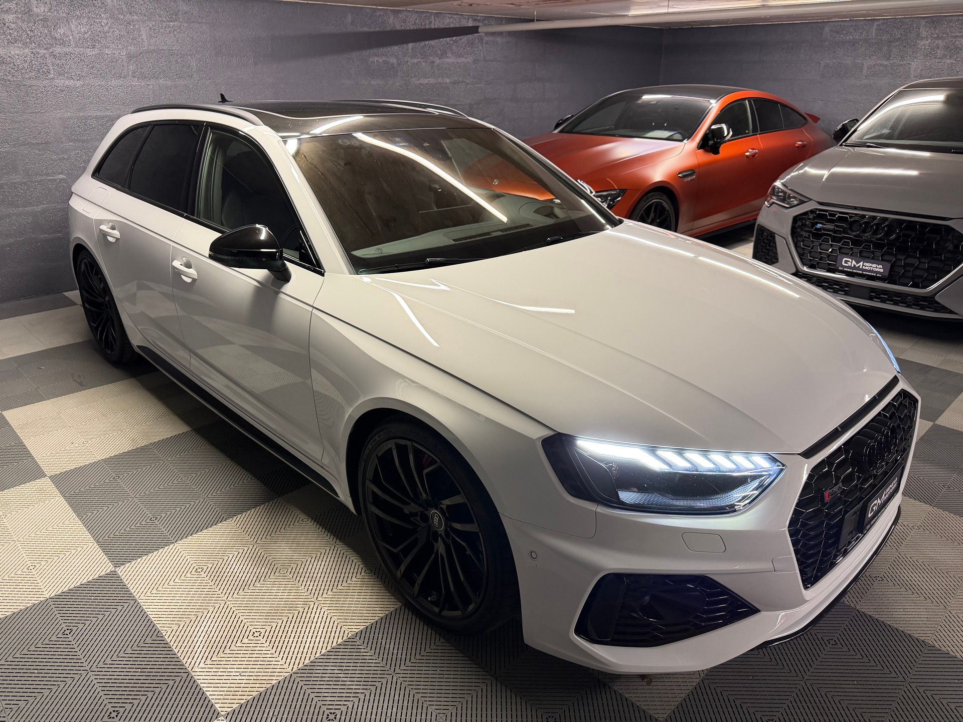 AUDI RS4 Avant quattro tiptronic-image-2